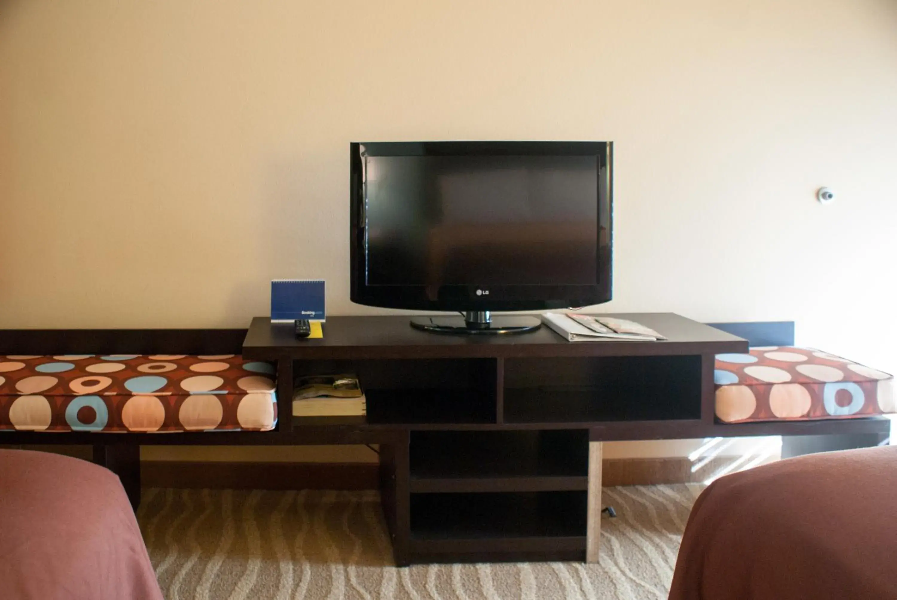 TV and multimedia, TV/Entertainment Center in Super 8 by Wyndham Indio
