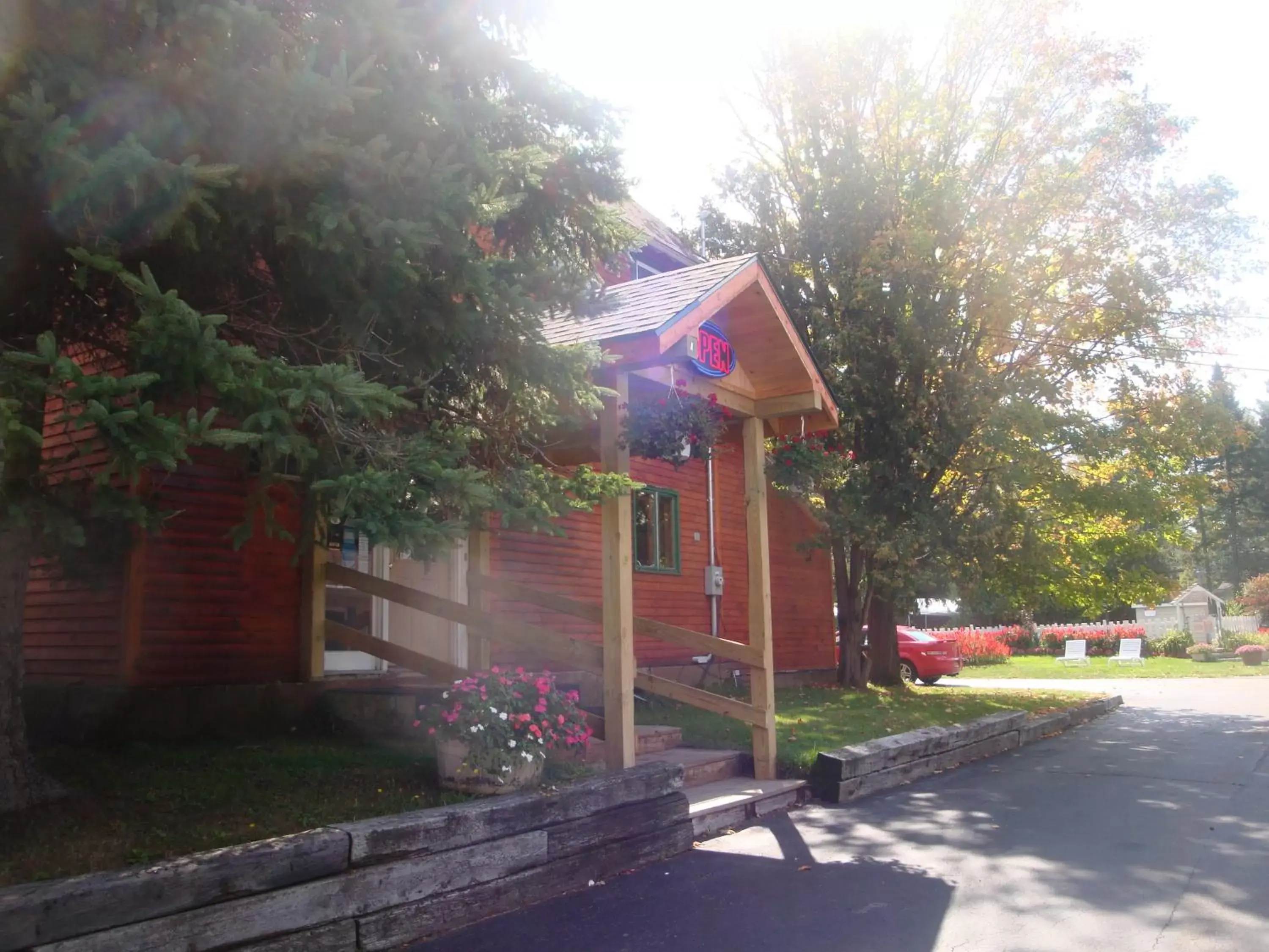 Facade/entrance in Maple Leaf Inn Lake Placid