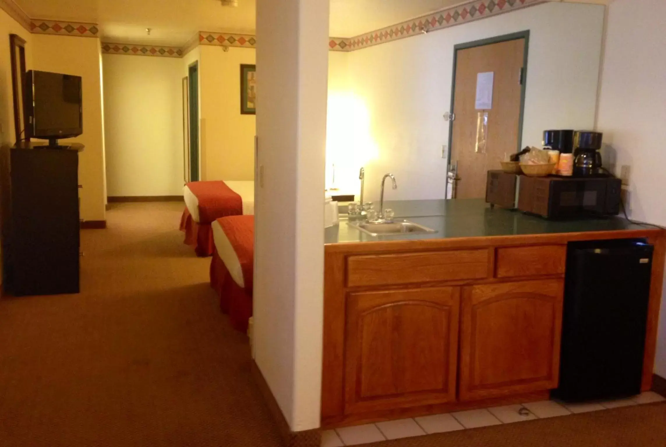 Studio Suite with Two Queen Beds - Non-Smoking in Ramada by Wyndham Williams/Grand Canyon Area