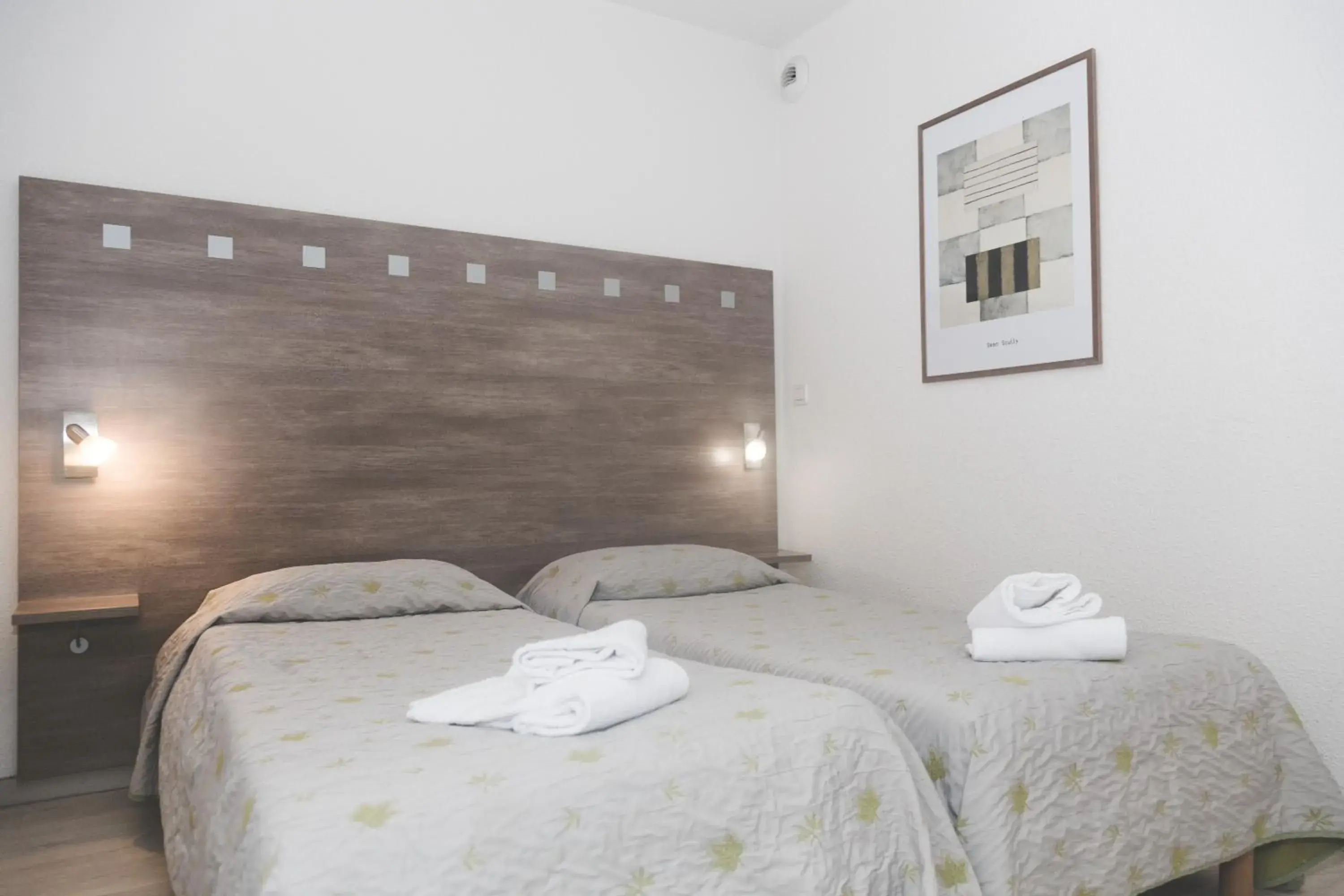 Bed in Terres de France - Appart'Hotel le Splendid