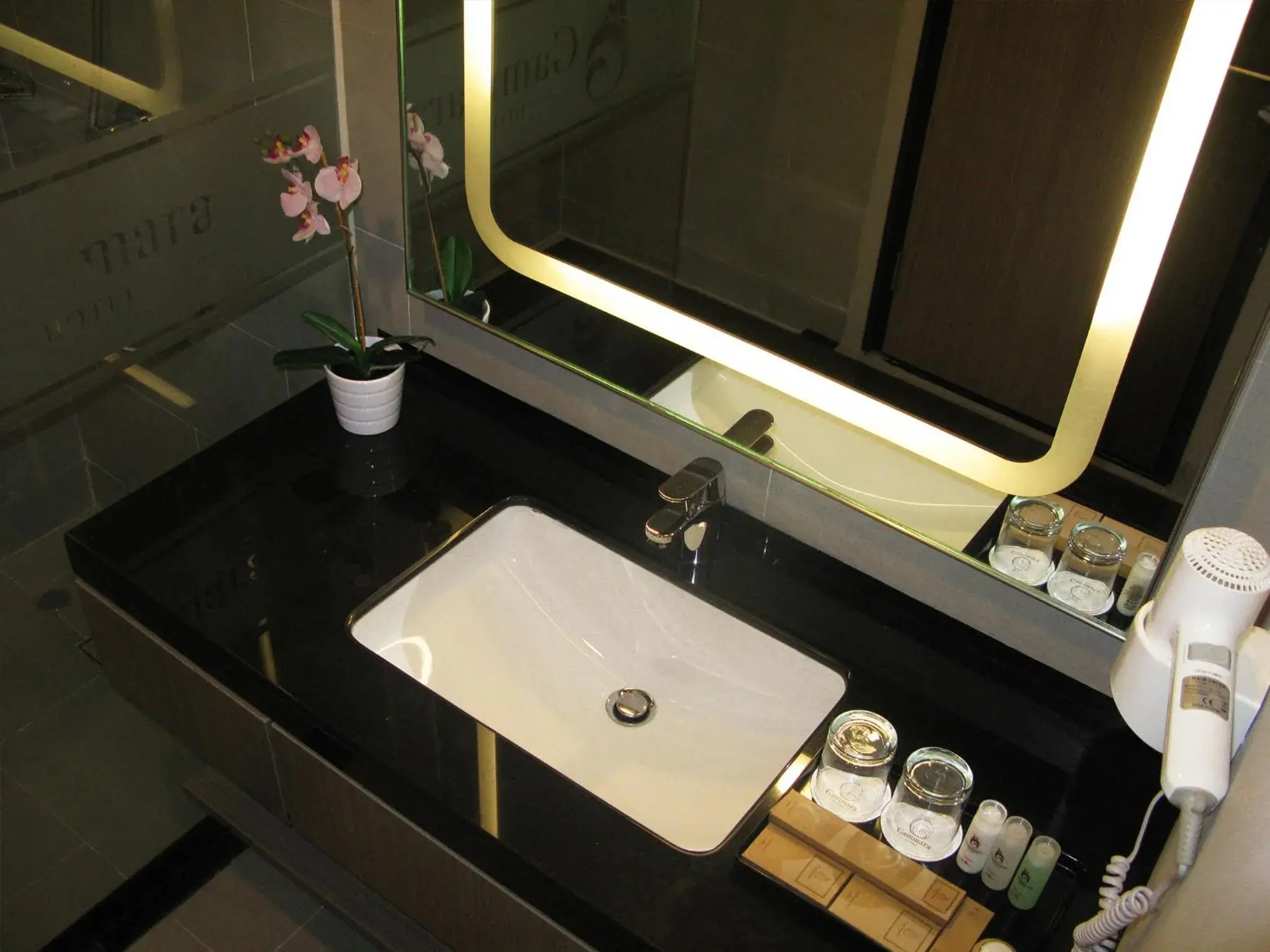Bathroom in Gammara Hotel Makassar