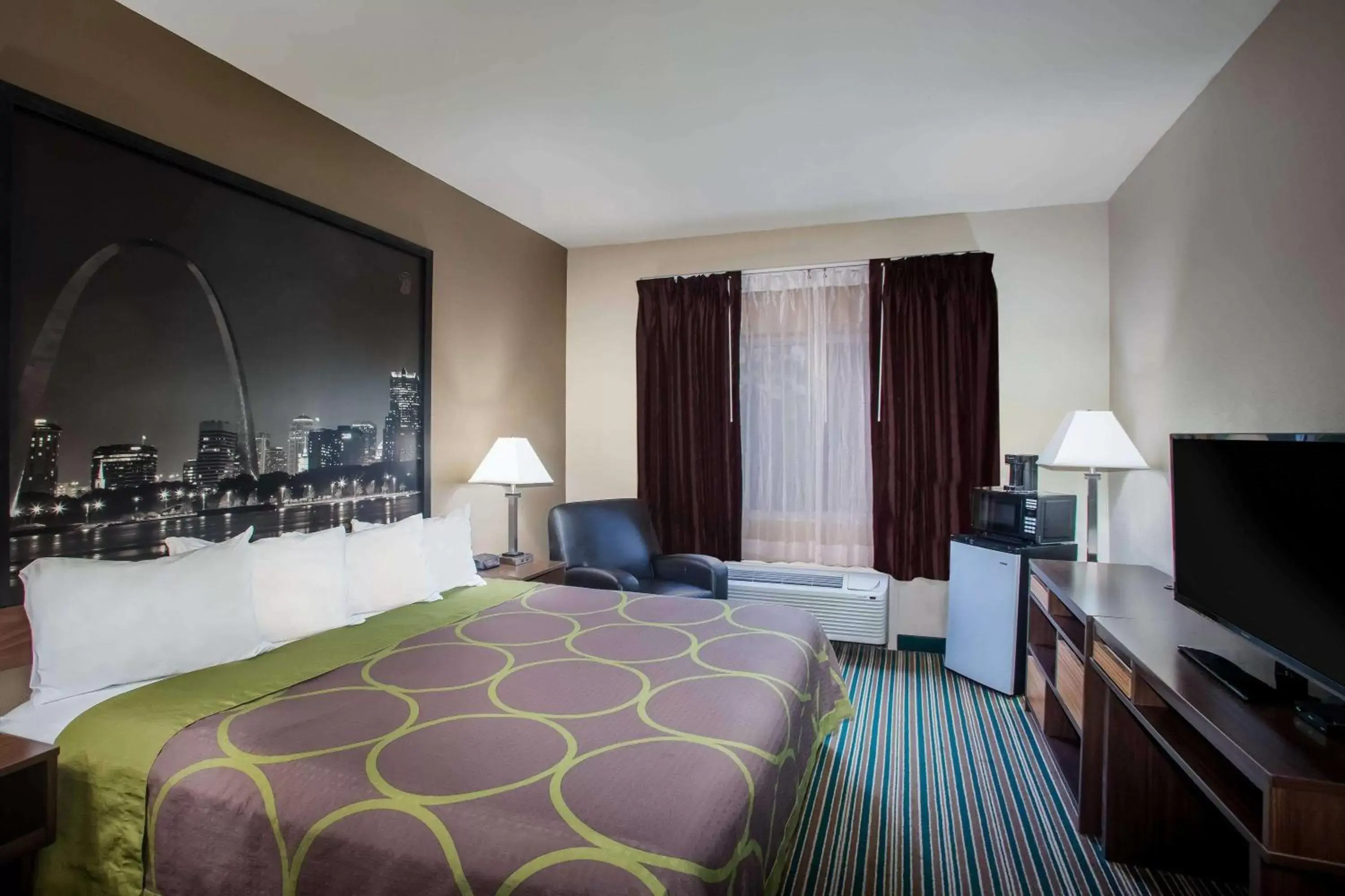 Photo of the whole room, Bed in Super 8 by Wyndham Union