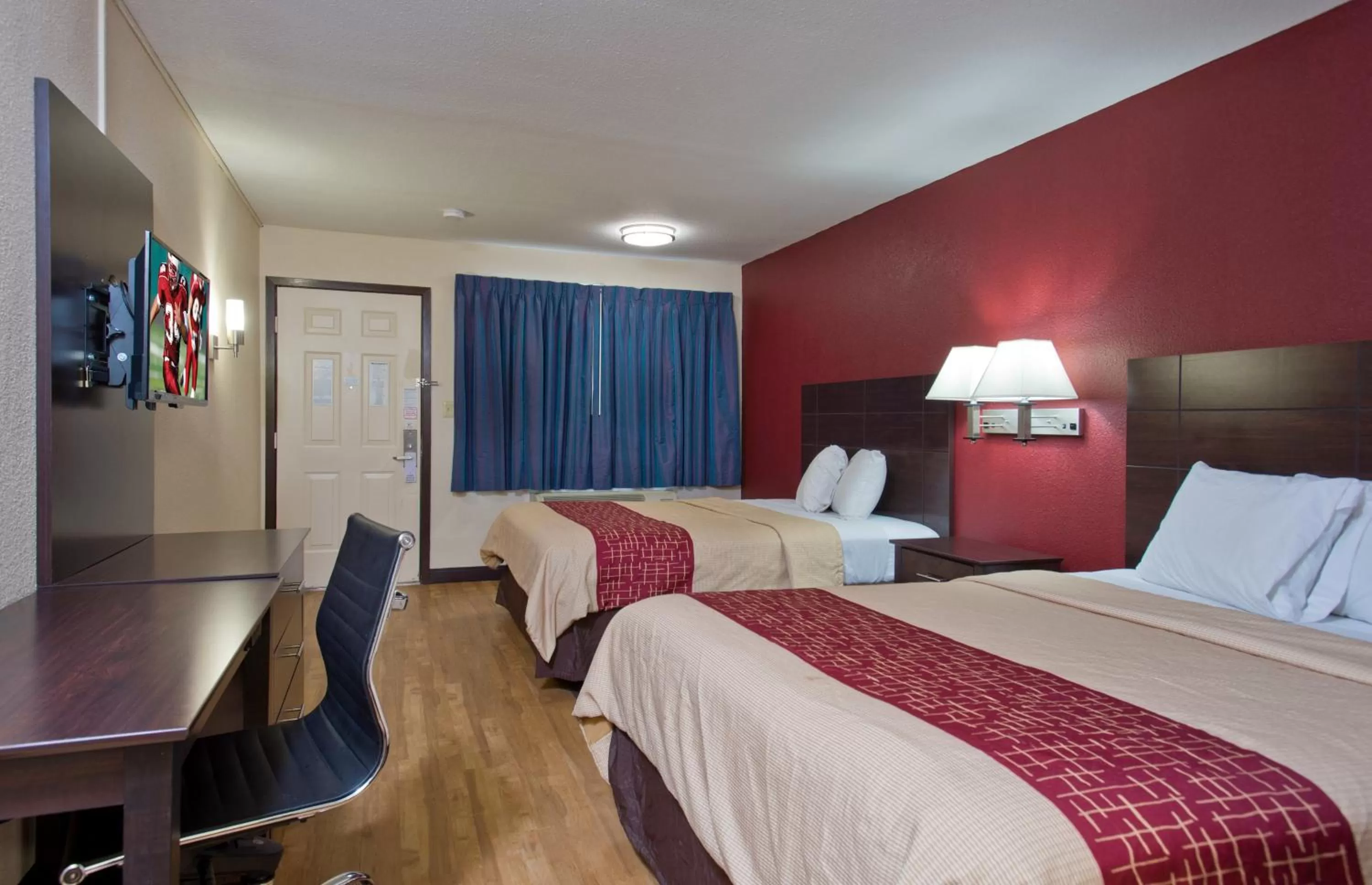 Photo of the whole room, Bed in Red Roof Inn Corpus Christi South