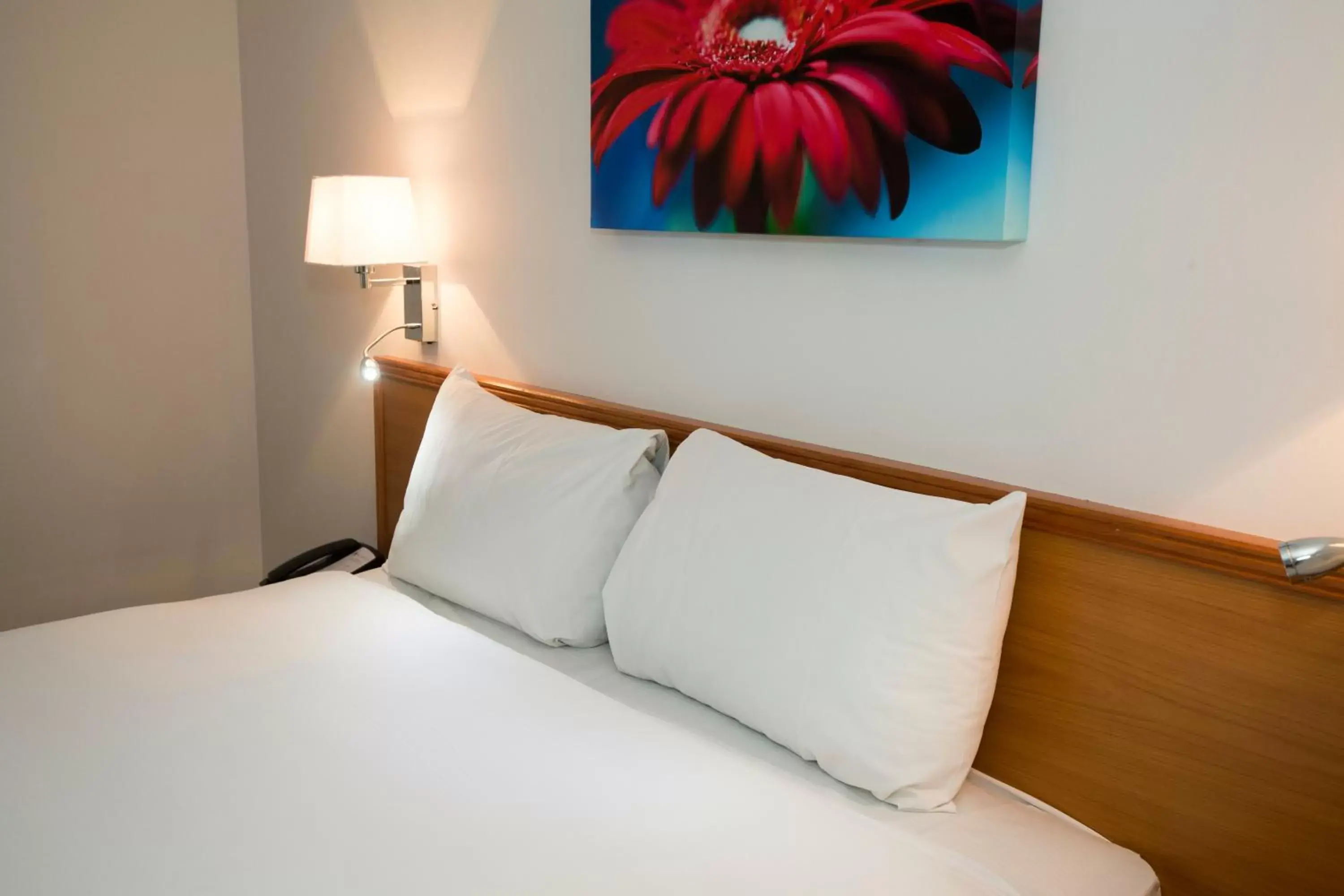 Bedroom, Bed in Ramada Cambridge Bedroom, Bed in Ramada Cambridge