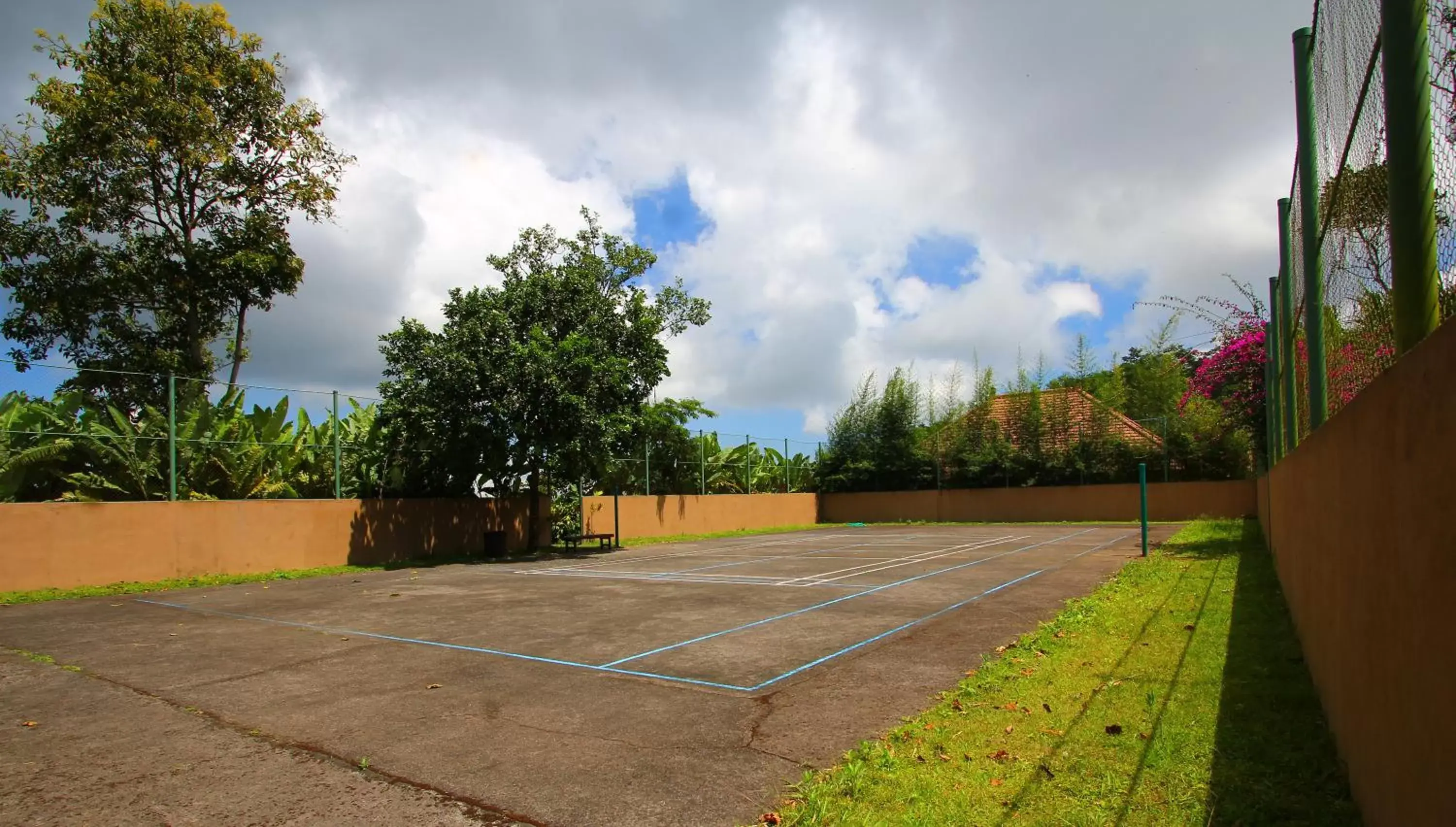 Tennis court, Tennis/Squash in Munduk Moding Plantation Nature Resort & Spa