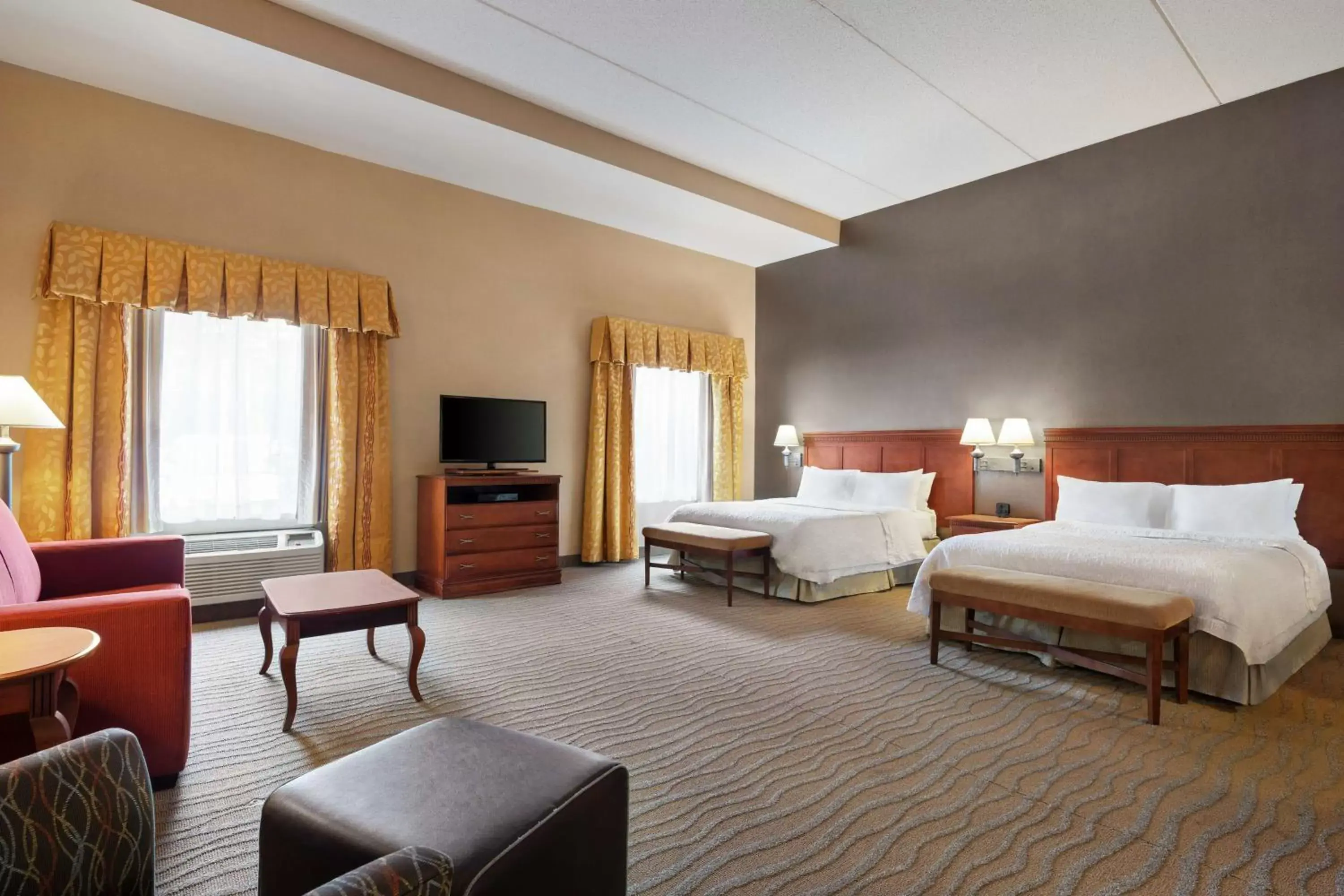 Bedroom in Hampton Inn & Suites Poughkeepsie