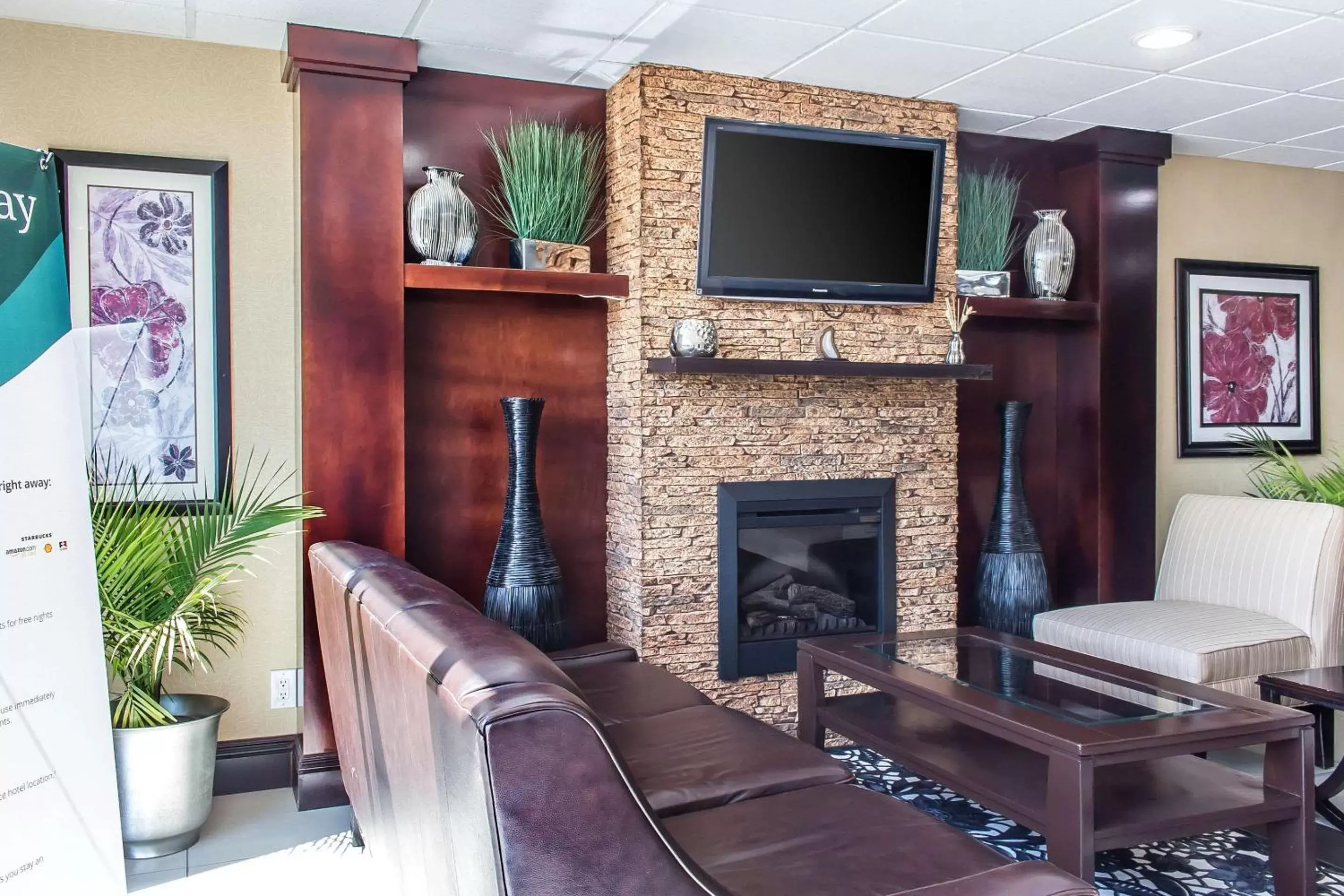 Lobby or reception, Seating Area in Quality Inn near Mountain Creek