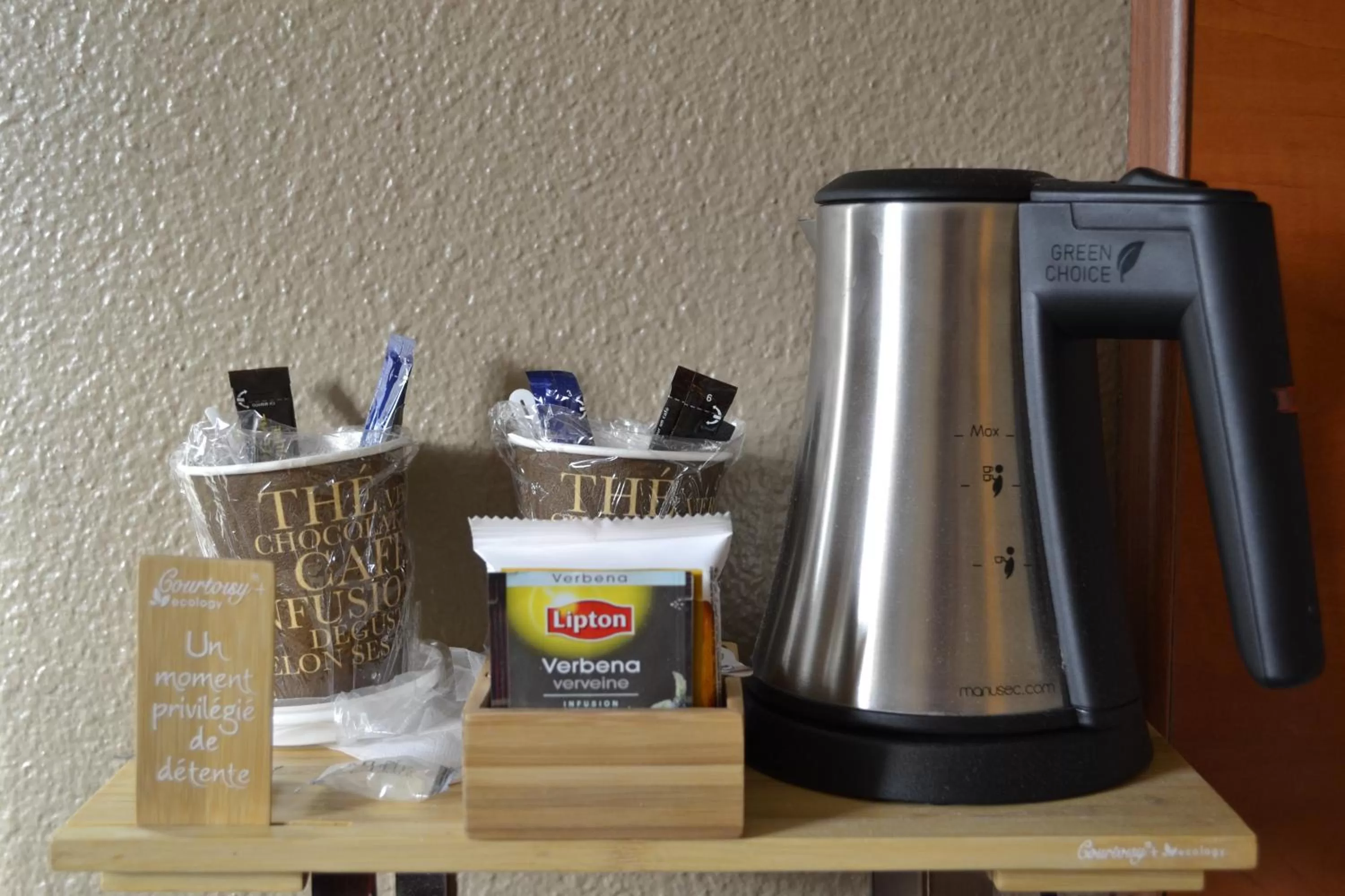 Coffee/tea facilities in Hotel Restaurant Kyriad Brive Centre