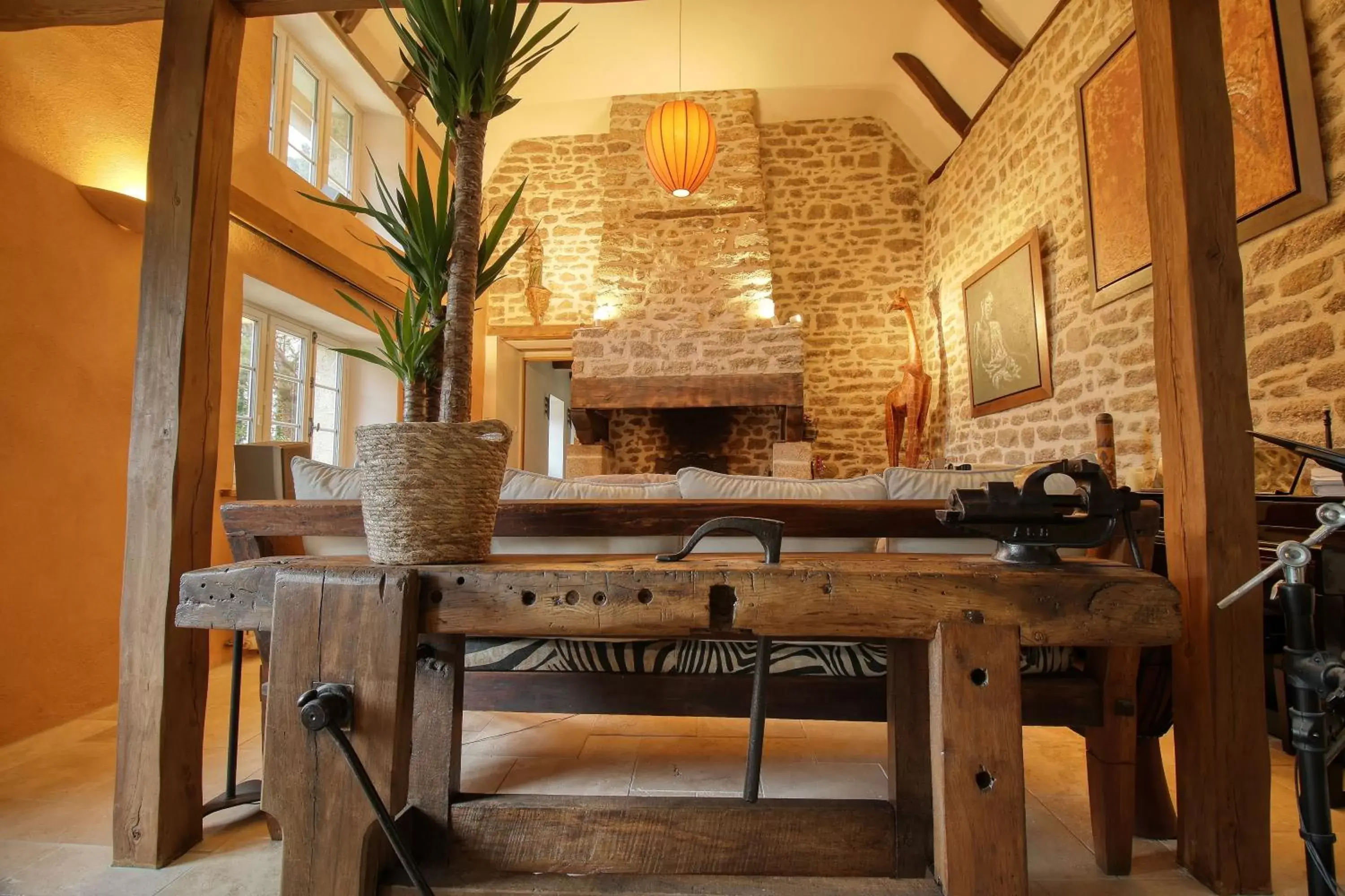 Communal lounge/ TV room in KERBELEG, ferme-manoir du XVè siècle, chambres grand confort