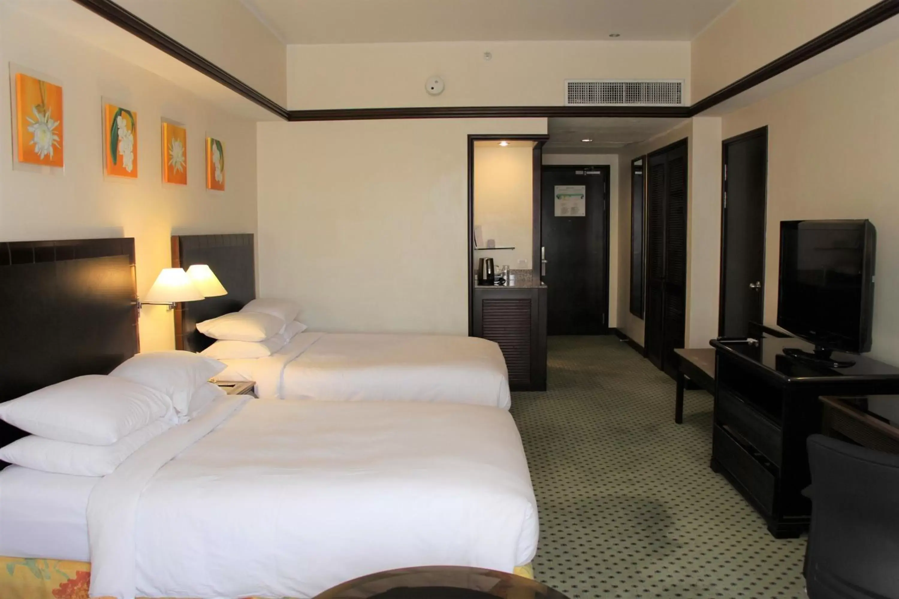 Photo of the whole room, Bed in Miri Marriott Resort & Spa