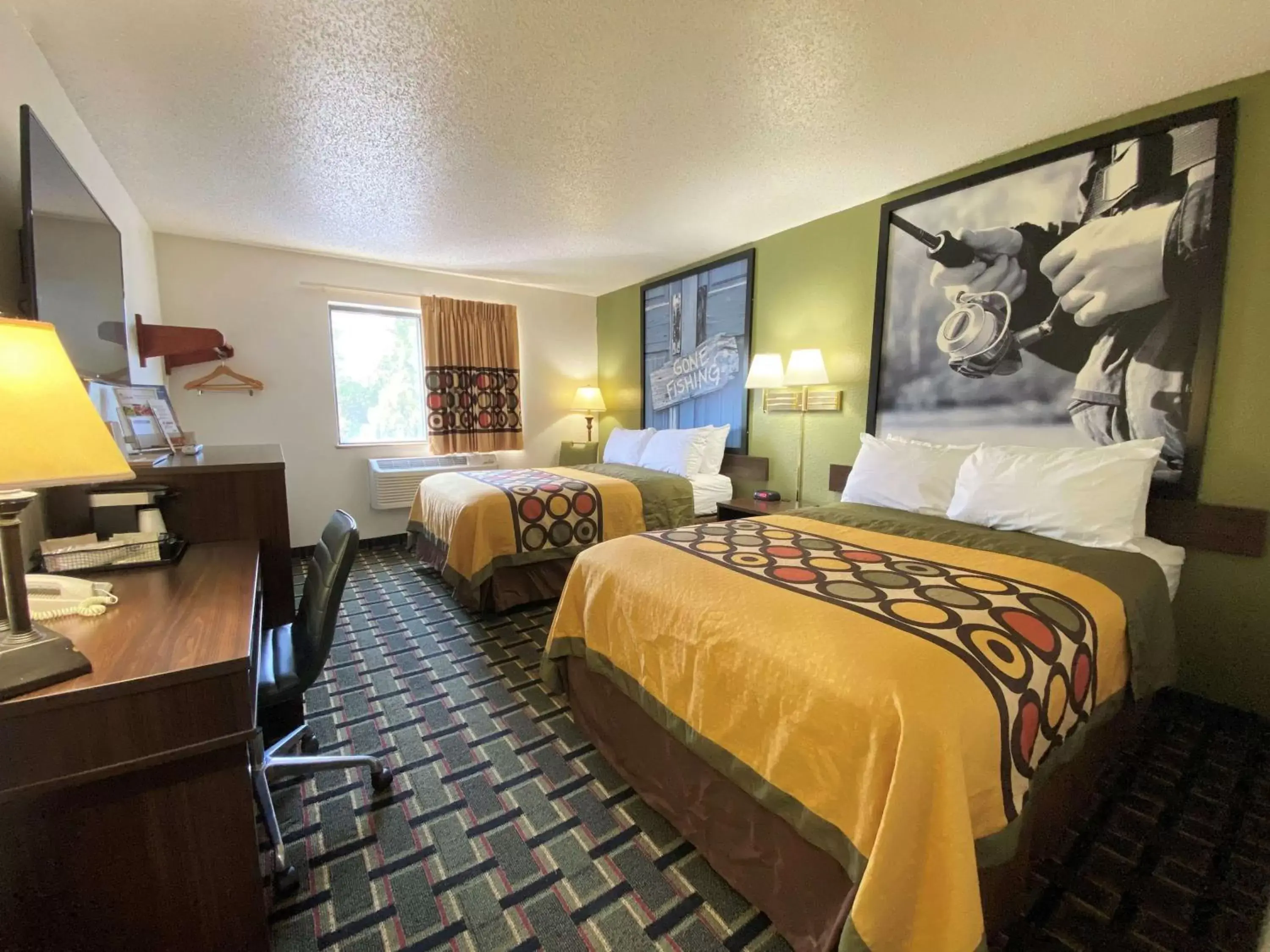 Deluxe Double Room with Two Double Beds - Non-Smoking in Super 8 by Wyndham Newport News/Jefferson Ave. Deluxe Double Room with Two Double Beds - Non-Smoking in Super 8 by Wyndham Newport News/Jefferson Ave.