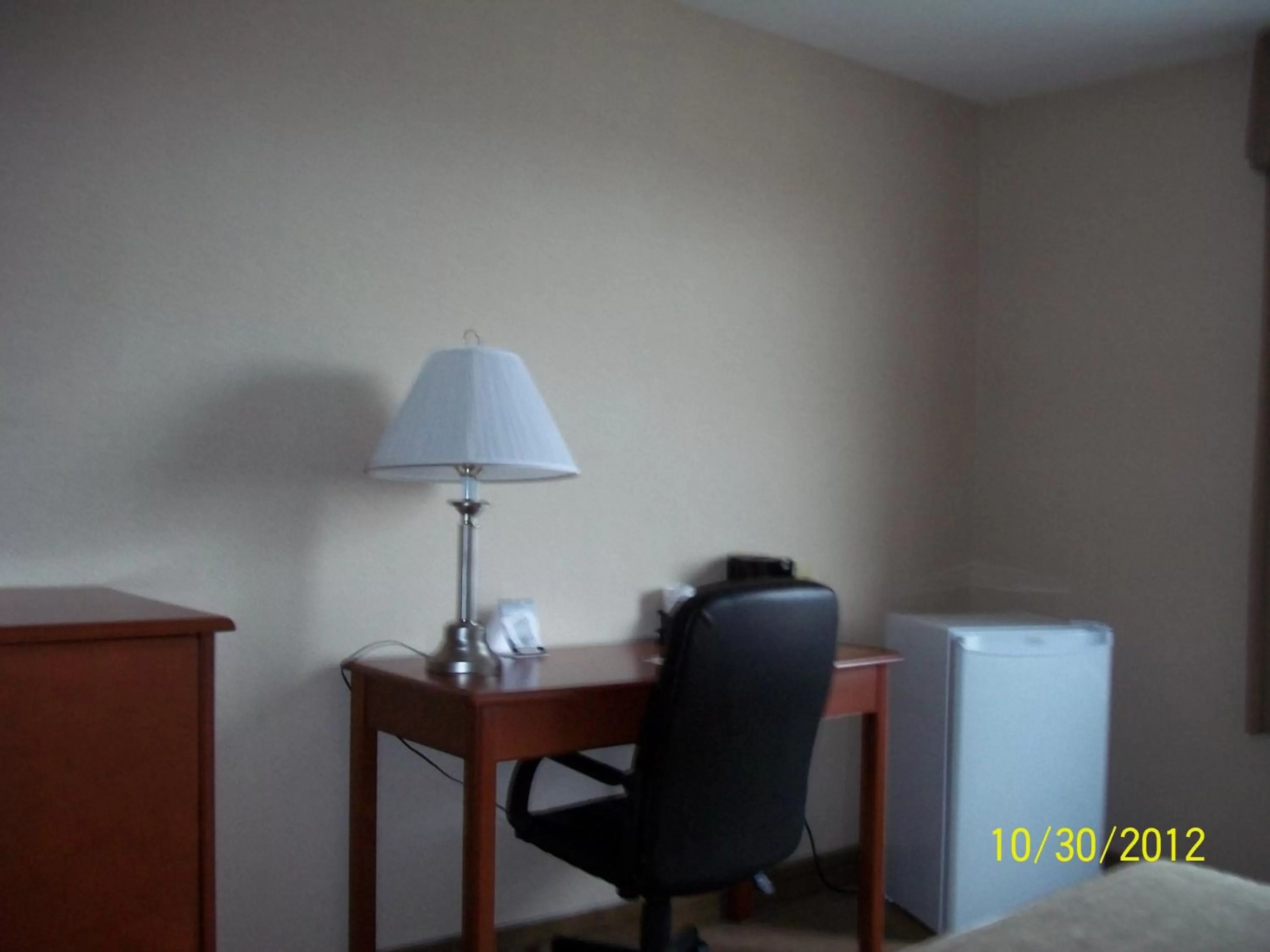 Seating area in Days Inn by Wyndham Moose Jaw