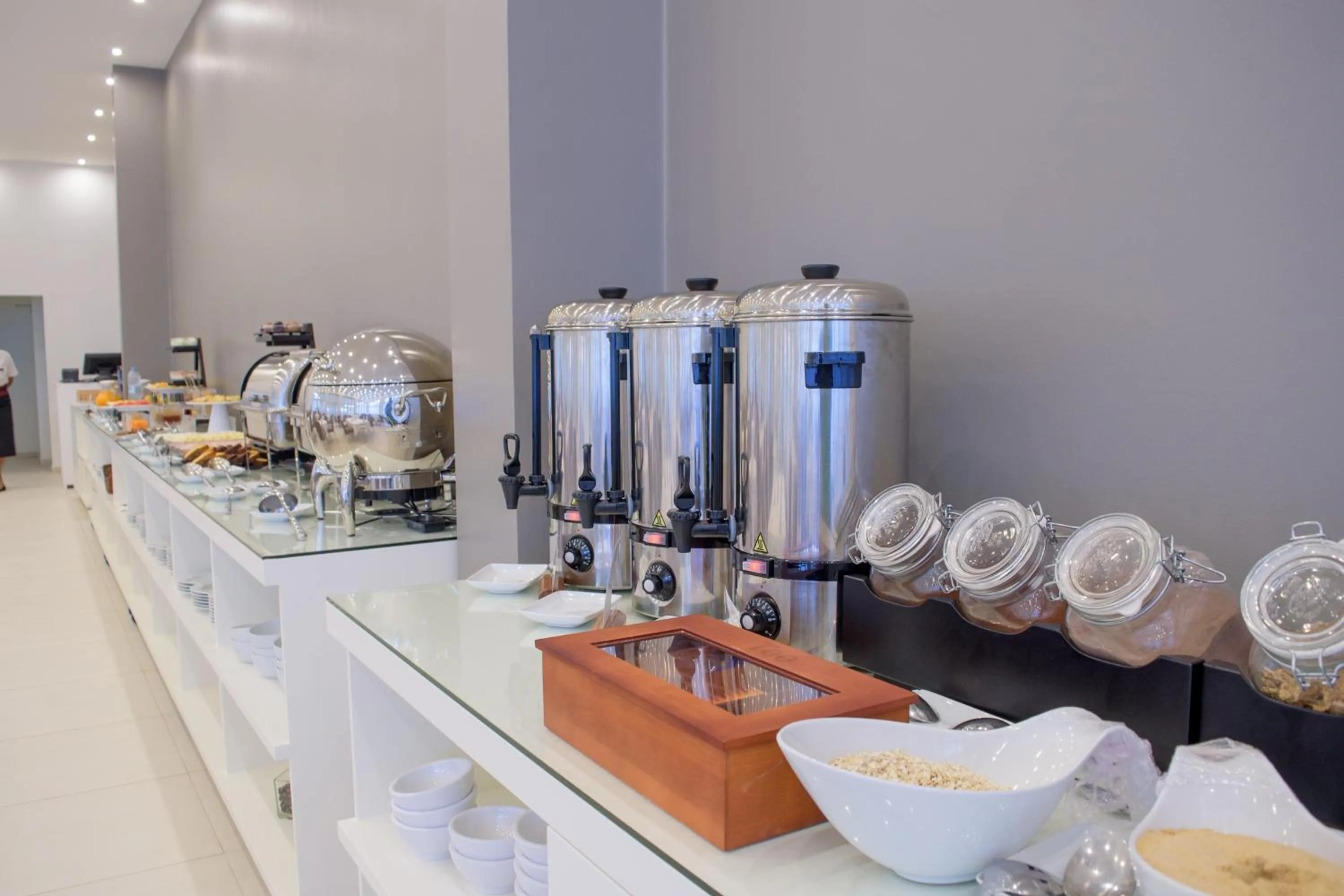 Restaurant/places to eat in Oasis Porto Grande