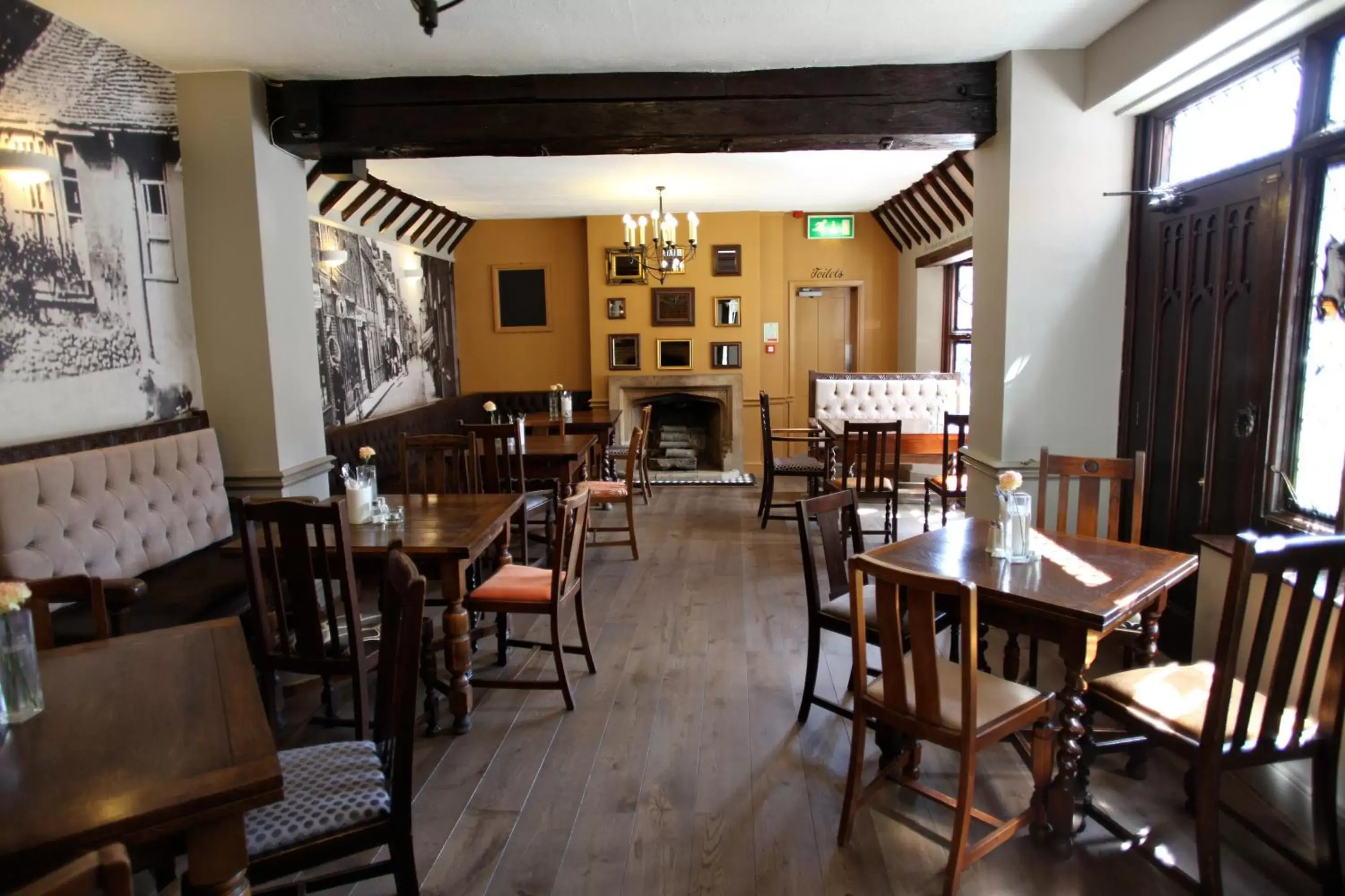 Day, Restaurant/Places to Eat in Old Bull Inn