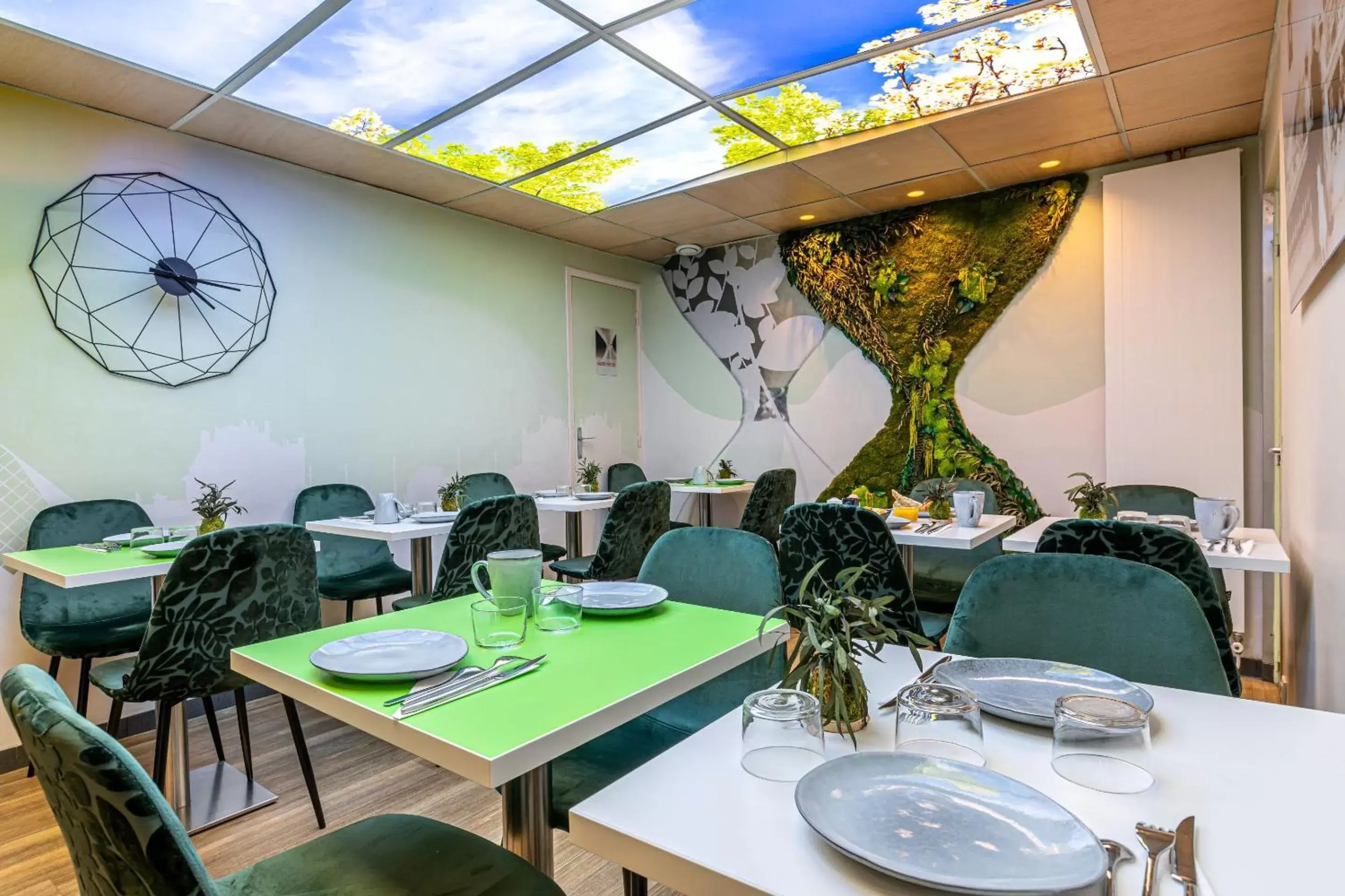 Breakfast, Restaurant/Places to Eat in Hotel Ariane Montparnasse by Patrick Hayat