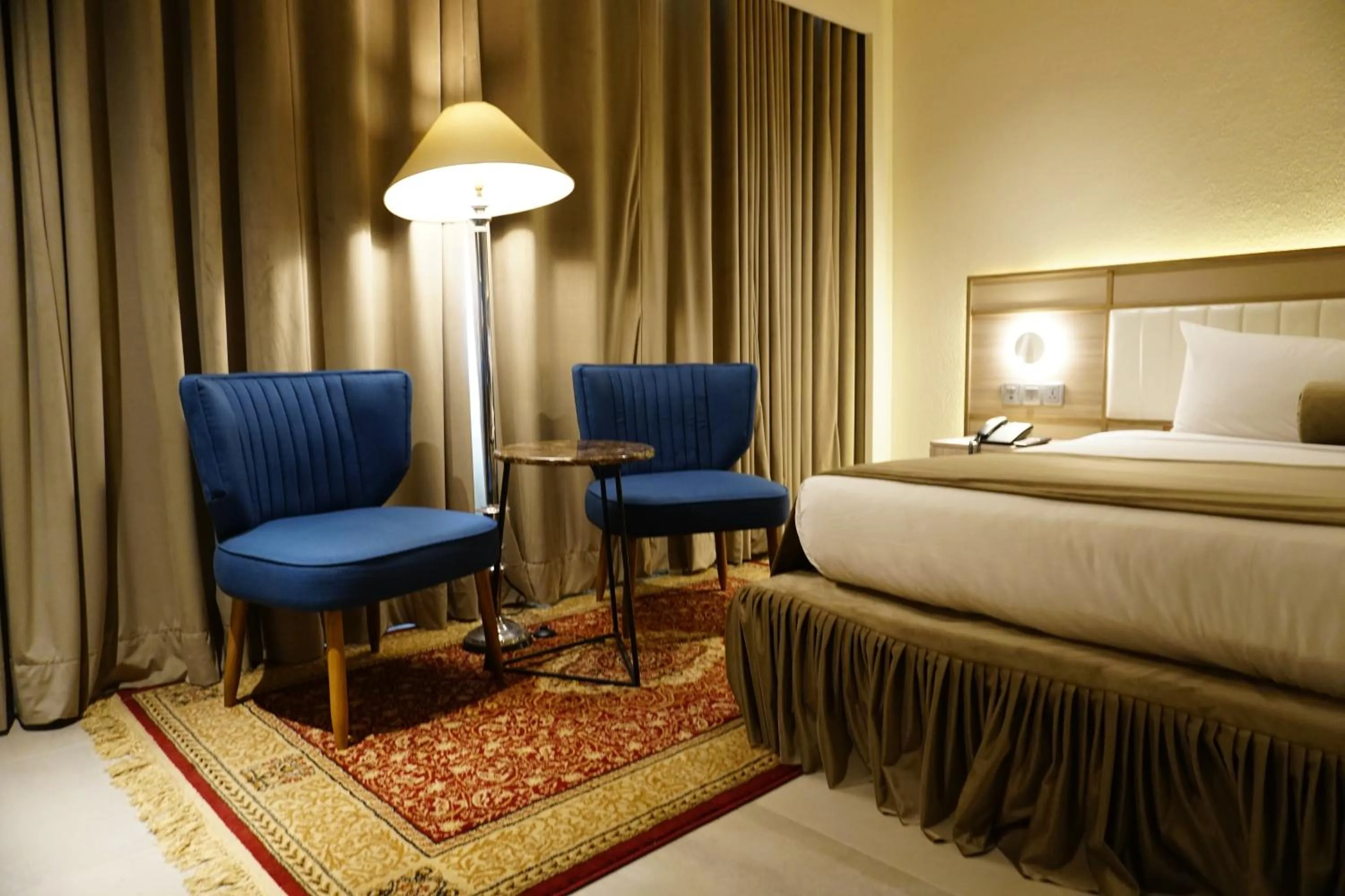 Regent Plaza Hotel & Convention Center