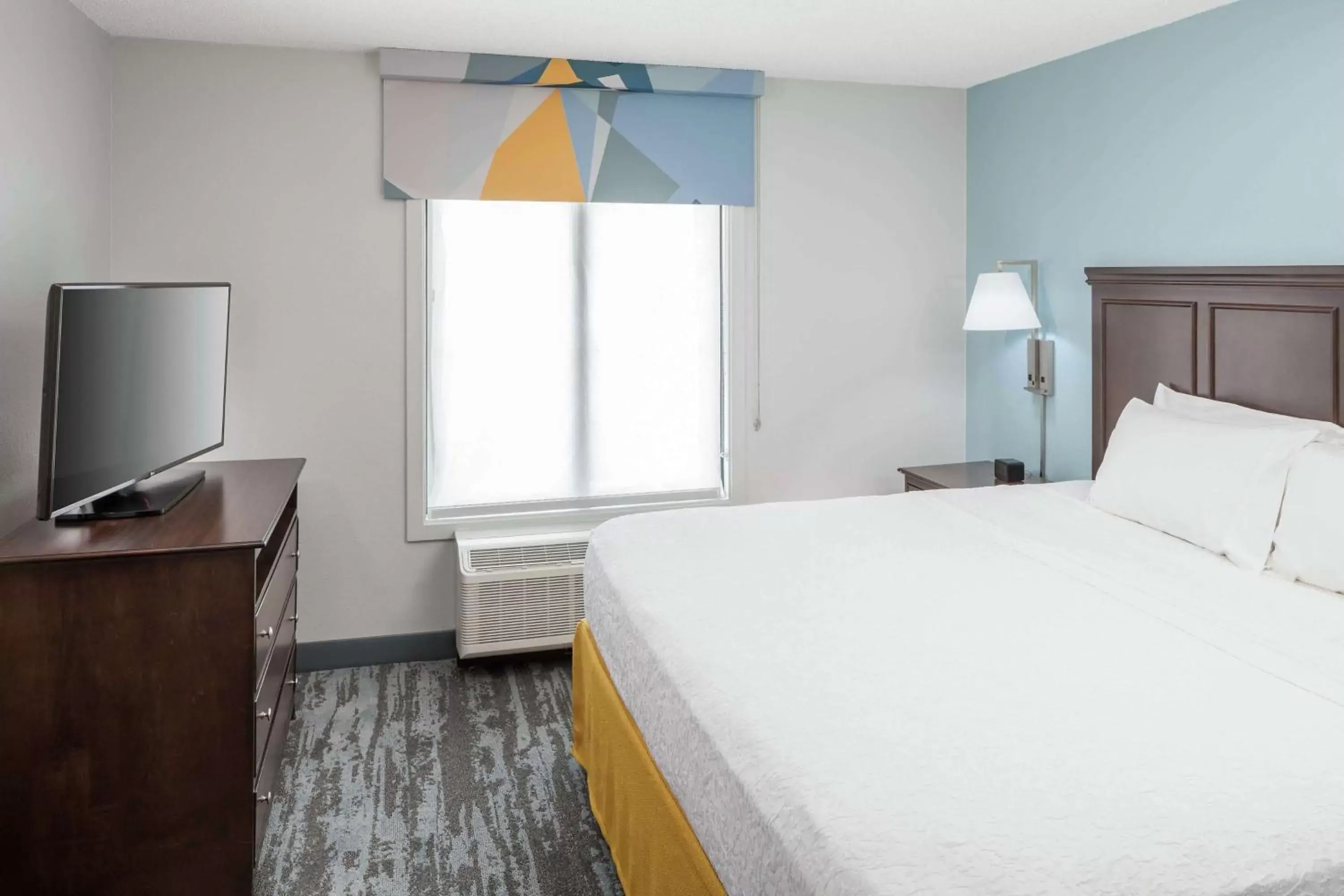 Bedroom, Bed in Hampton Inn & Suites Miami-Doral Dolphin Mall