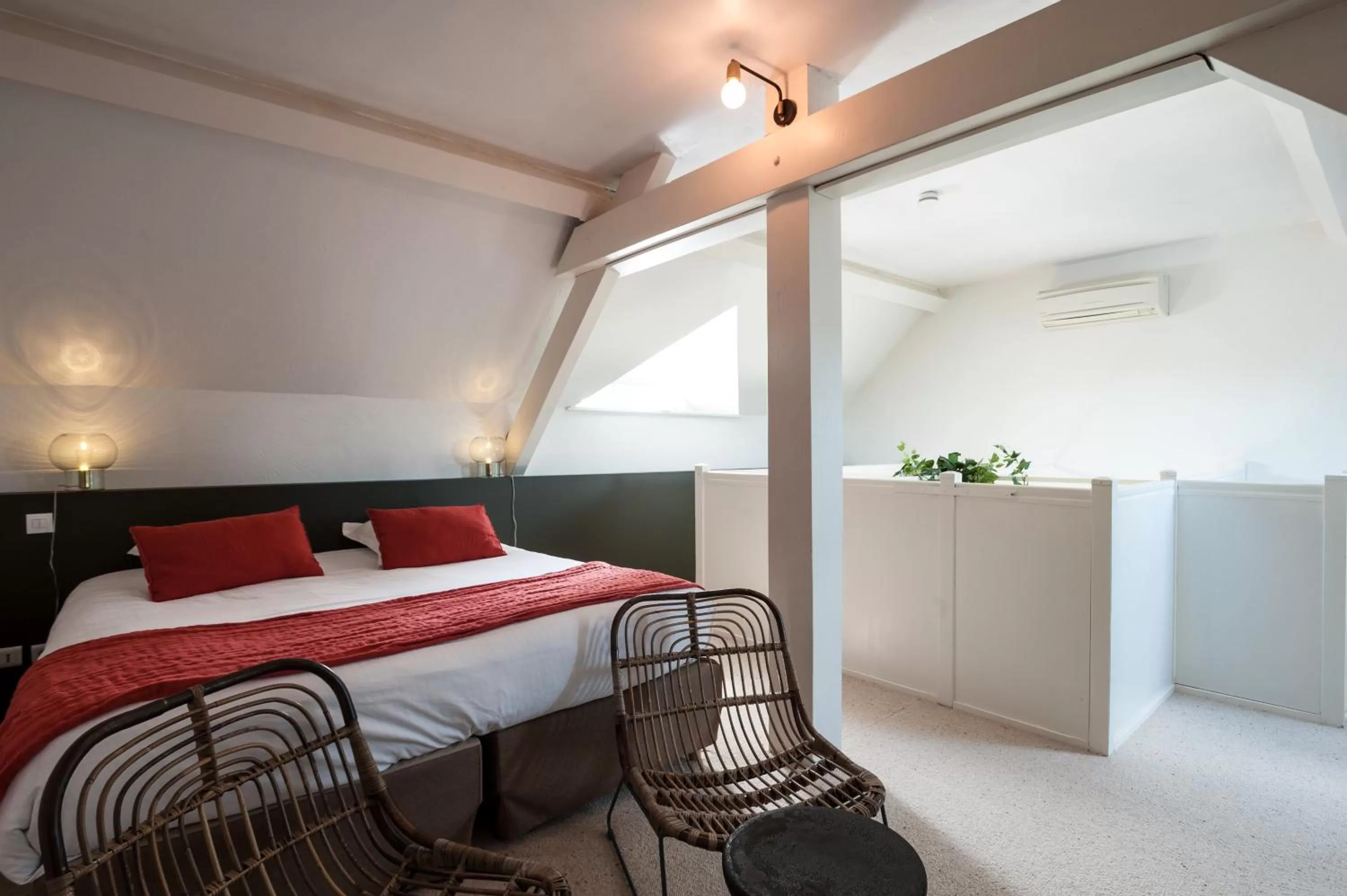 Bedroom, Bed in Ermitage De Corton - Teritoria