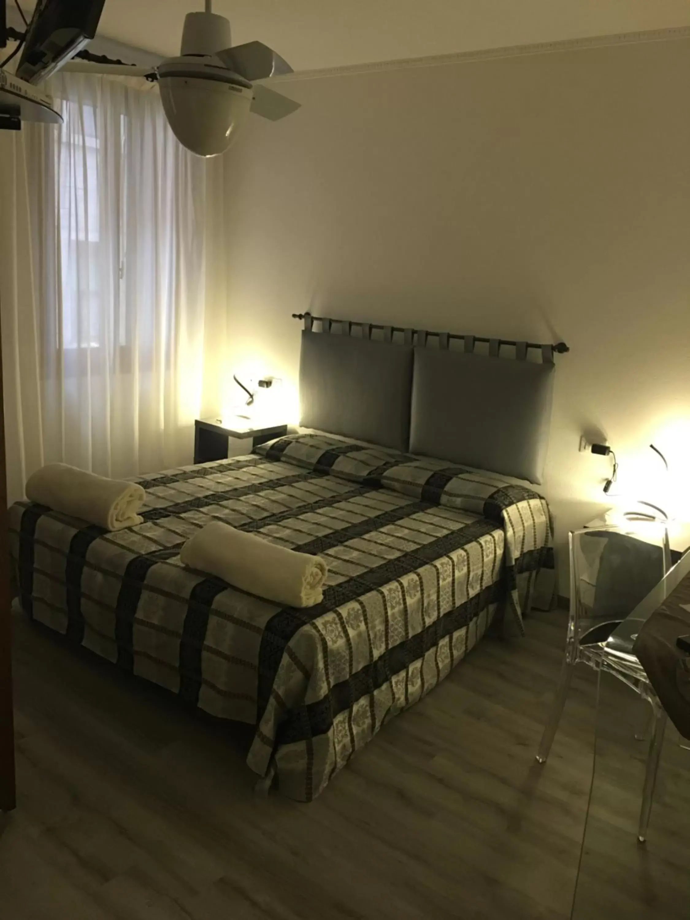 Bedroom, Bed in Albergo Marin