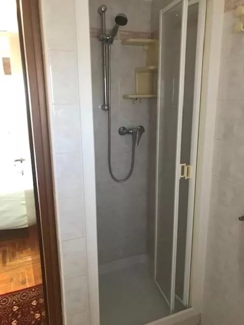 Bathroom in Hotel Carillon