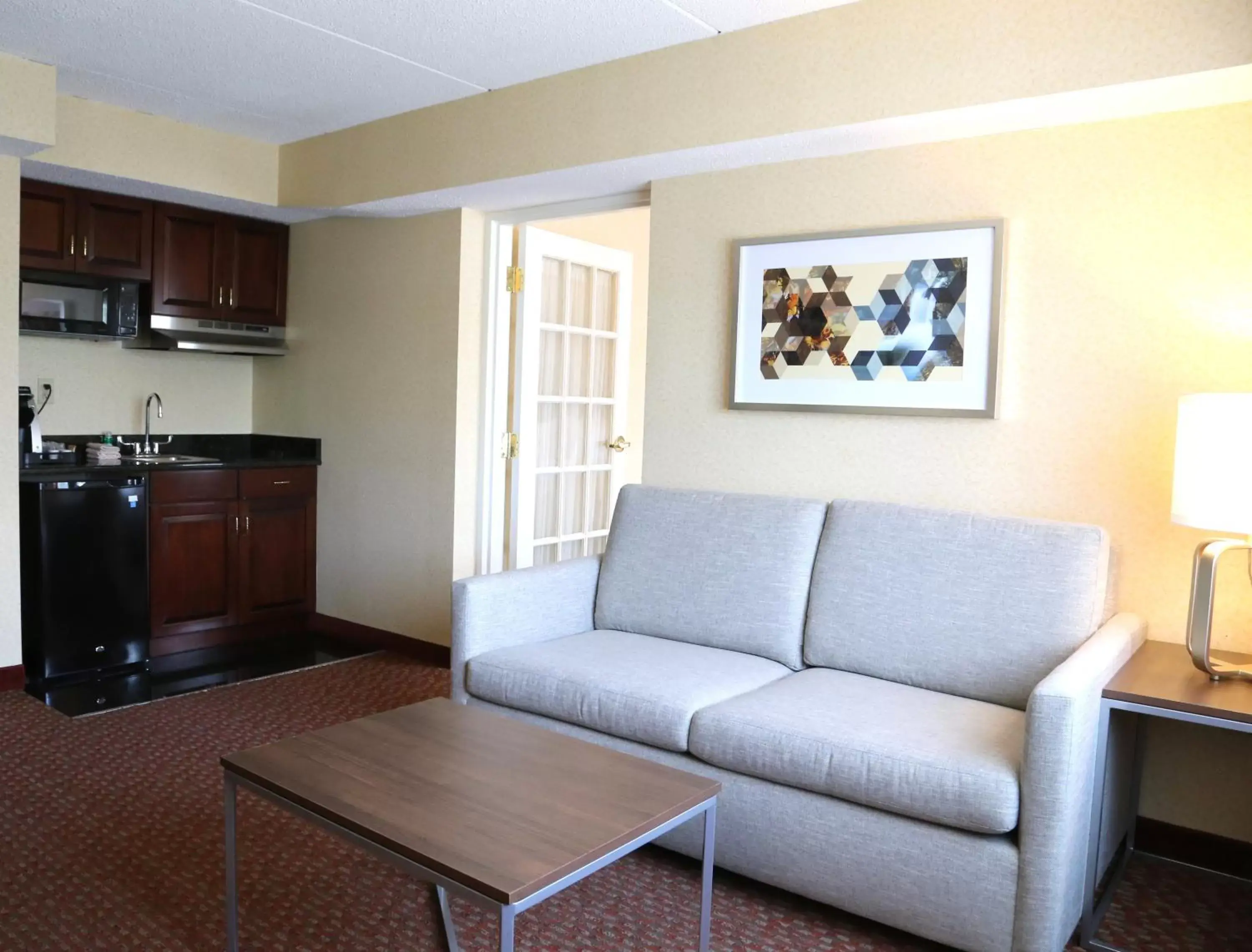 Photo of the whole room, Seating Area in Holiday Inn Salem, an IHG Hotel