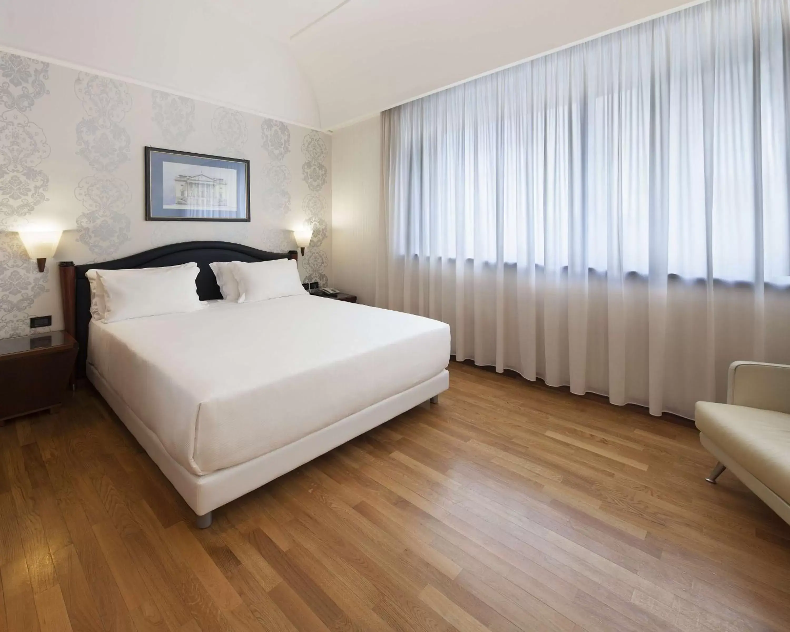 Photo of the whole room, Bed in NH Milano Machiavelli