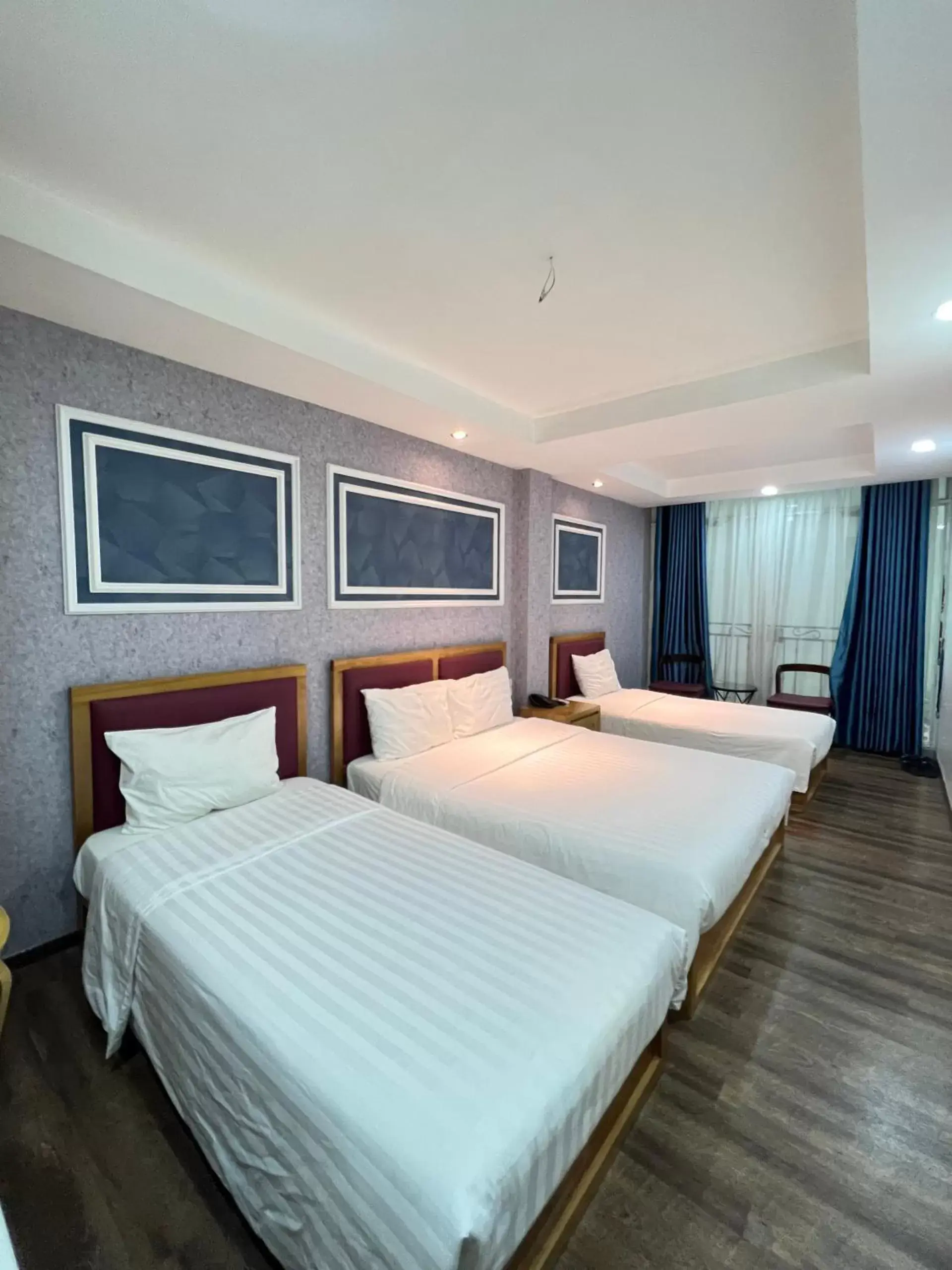 Bed in Holiday Suites Hotel & Spa