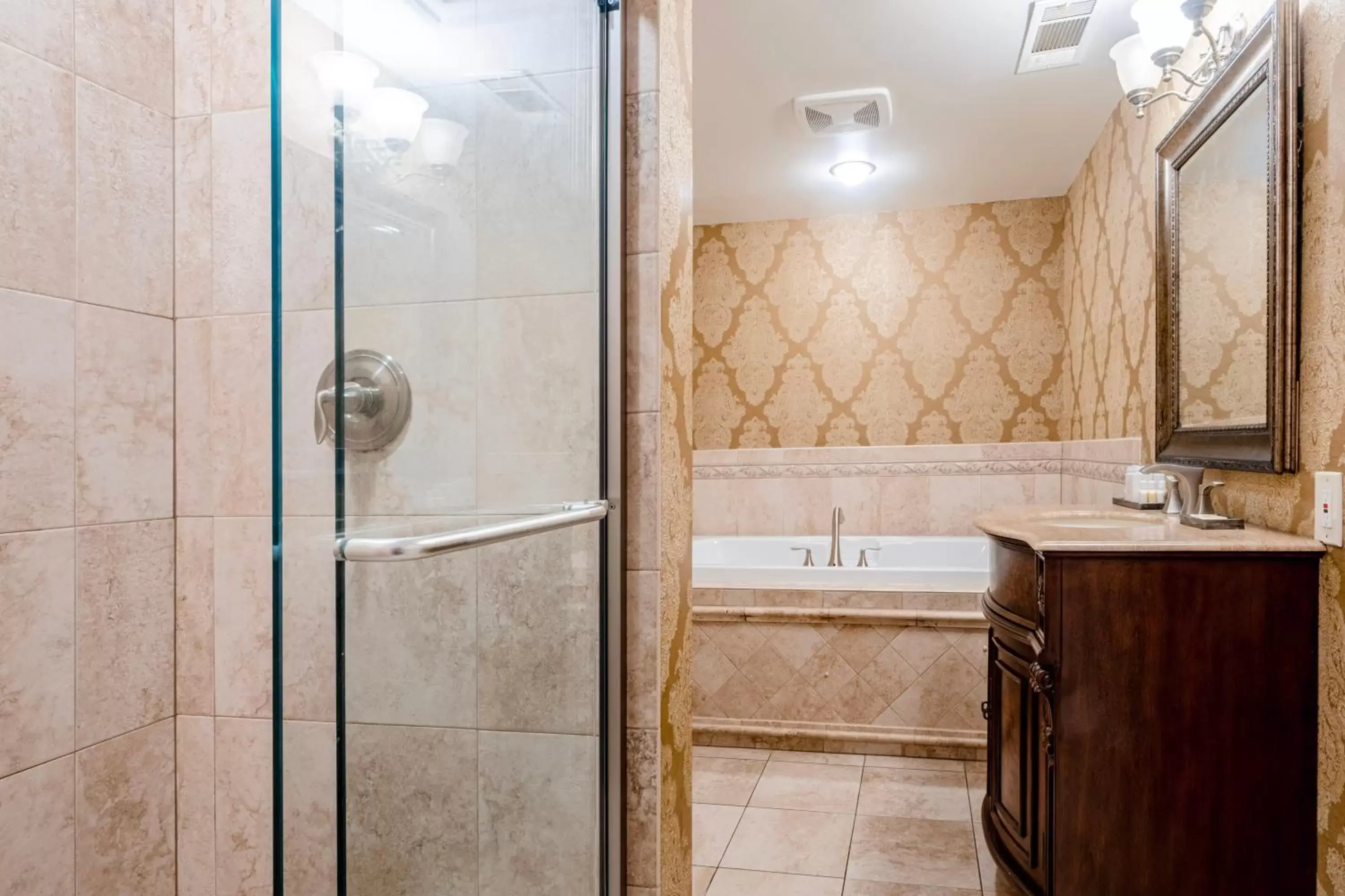 Bathroom in Red Coach Inn