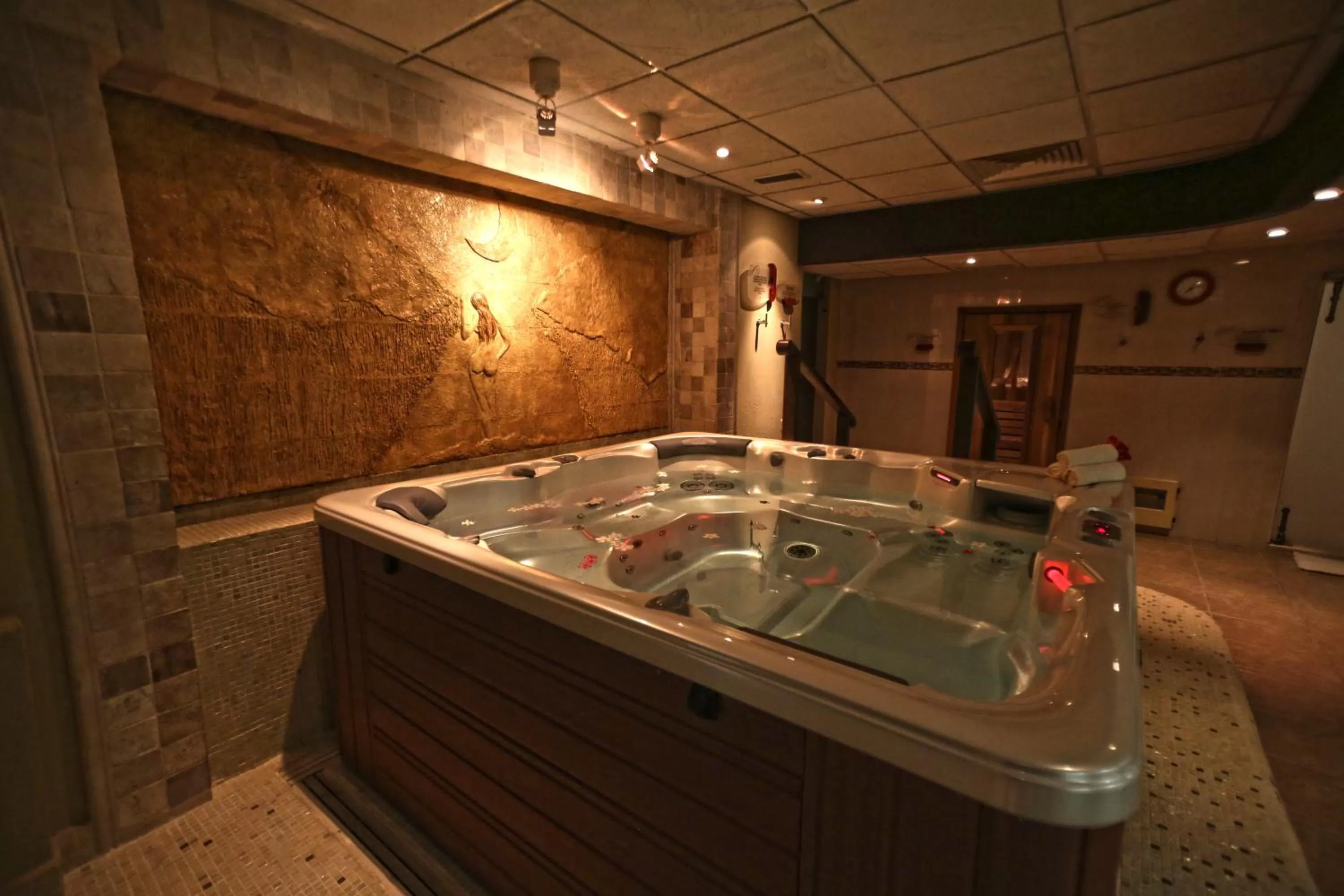 Hot Tub in The Royal Sands Resort & Spa