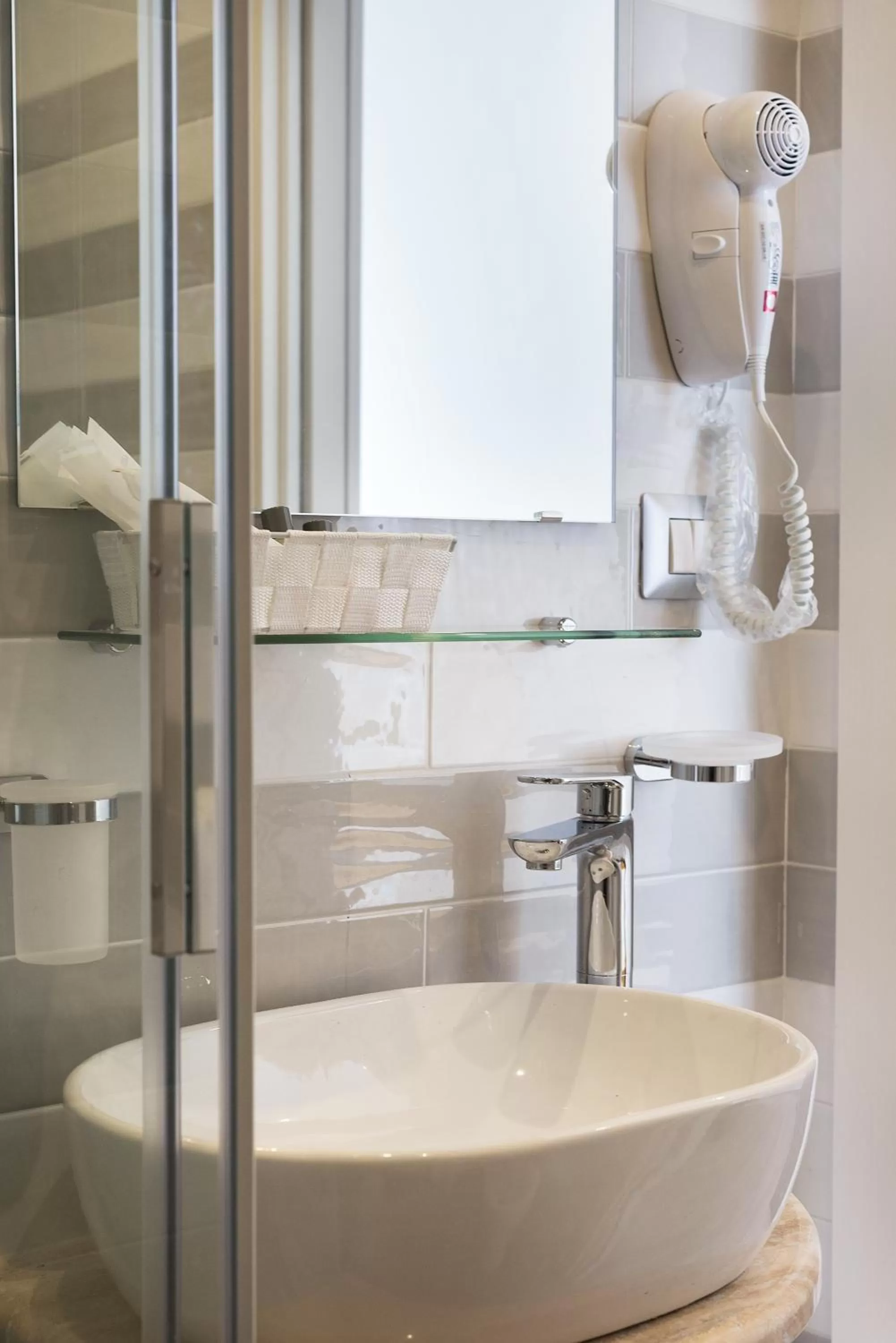 Shower in B&B Toledo one