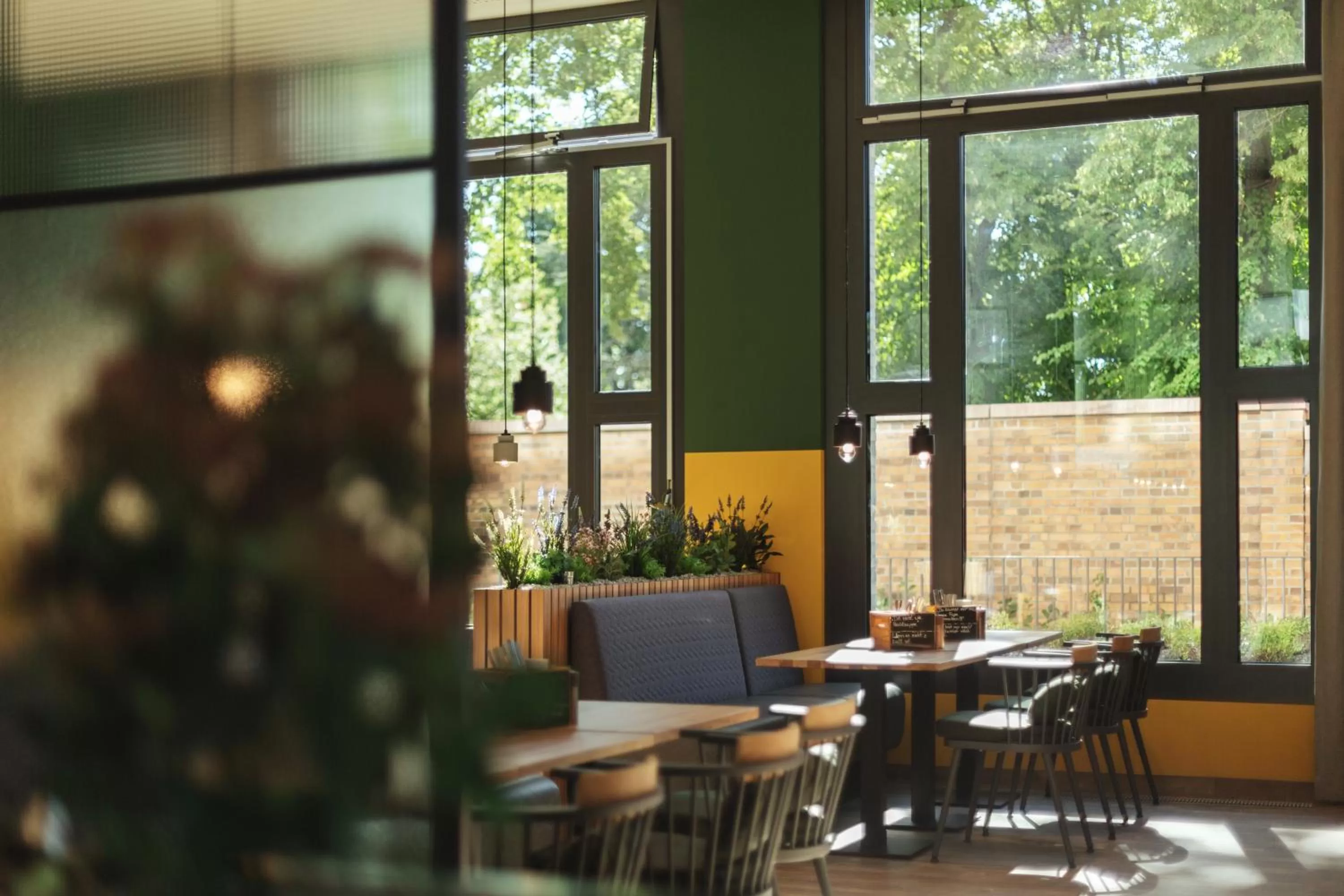 Restaurant/places to eat in Holiday Inn - the niu, Dwarf Berlin Schöneberg by IHG