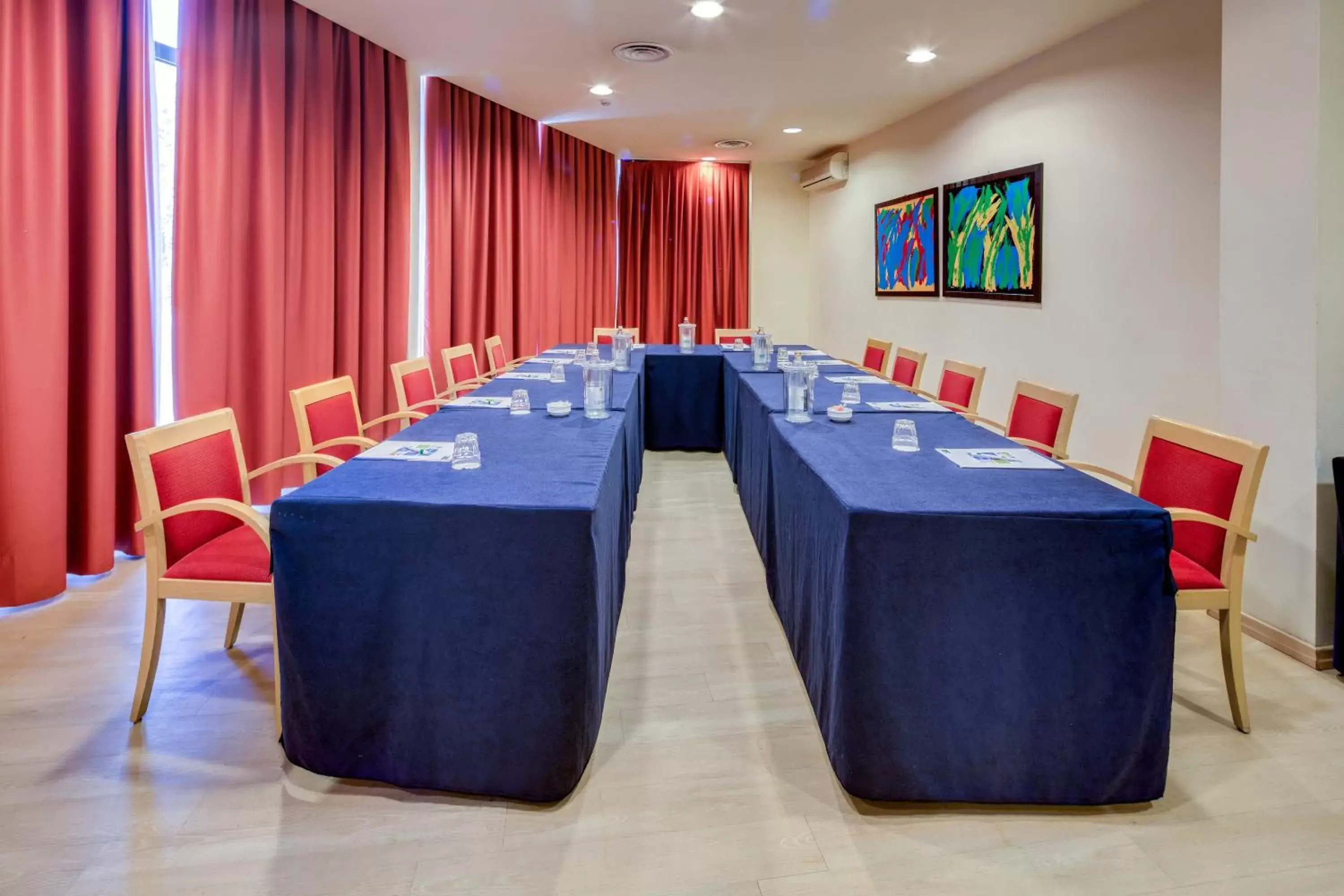 Meeting/conference room in Holiday Inn Express Parma, an IHG Hotel