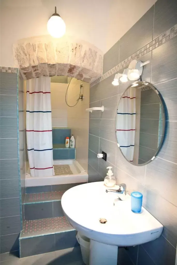 Shower, Bathroom in B&B Maria Chiara