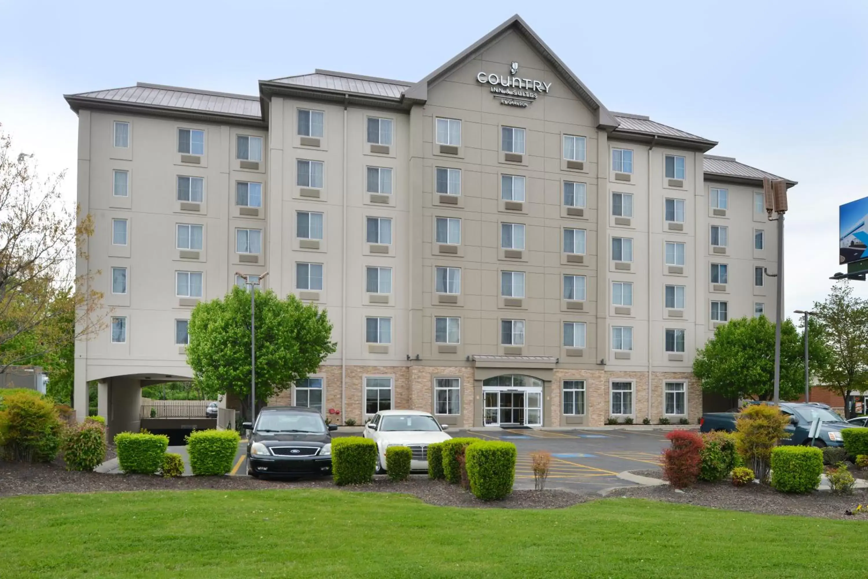 Property Building in Country Inn & Suites by Radisson, Nashville Airport, TN