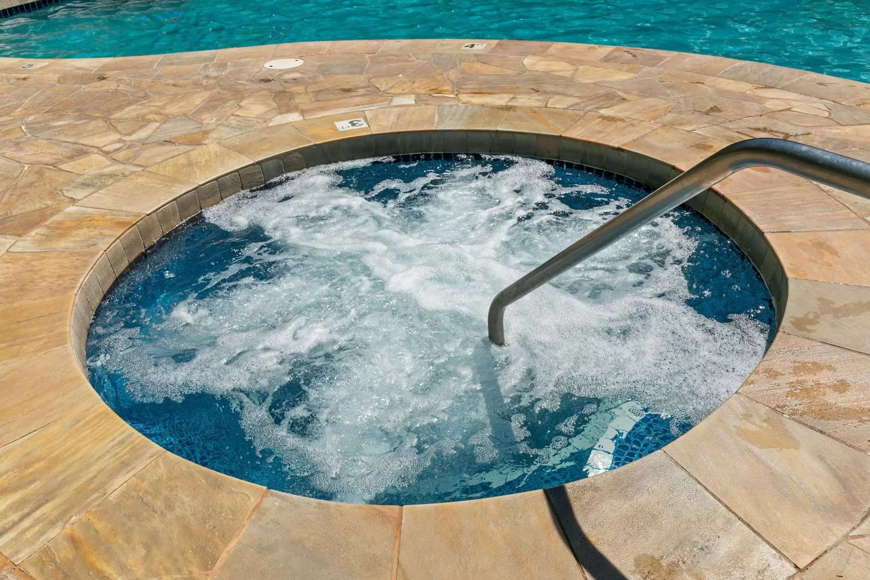 Hot Tub, Swimming Pool in Aston at the Maui Banyan