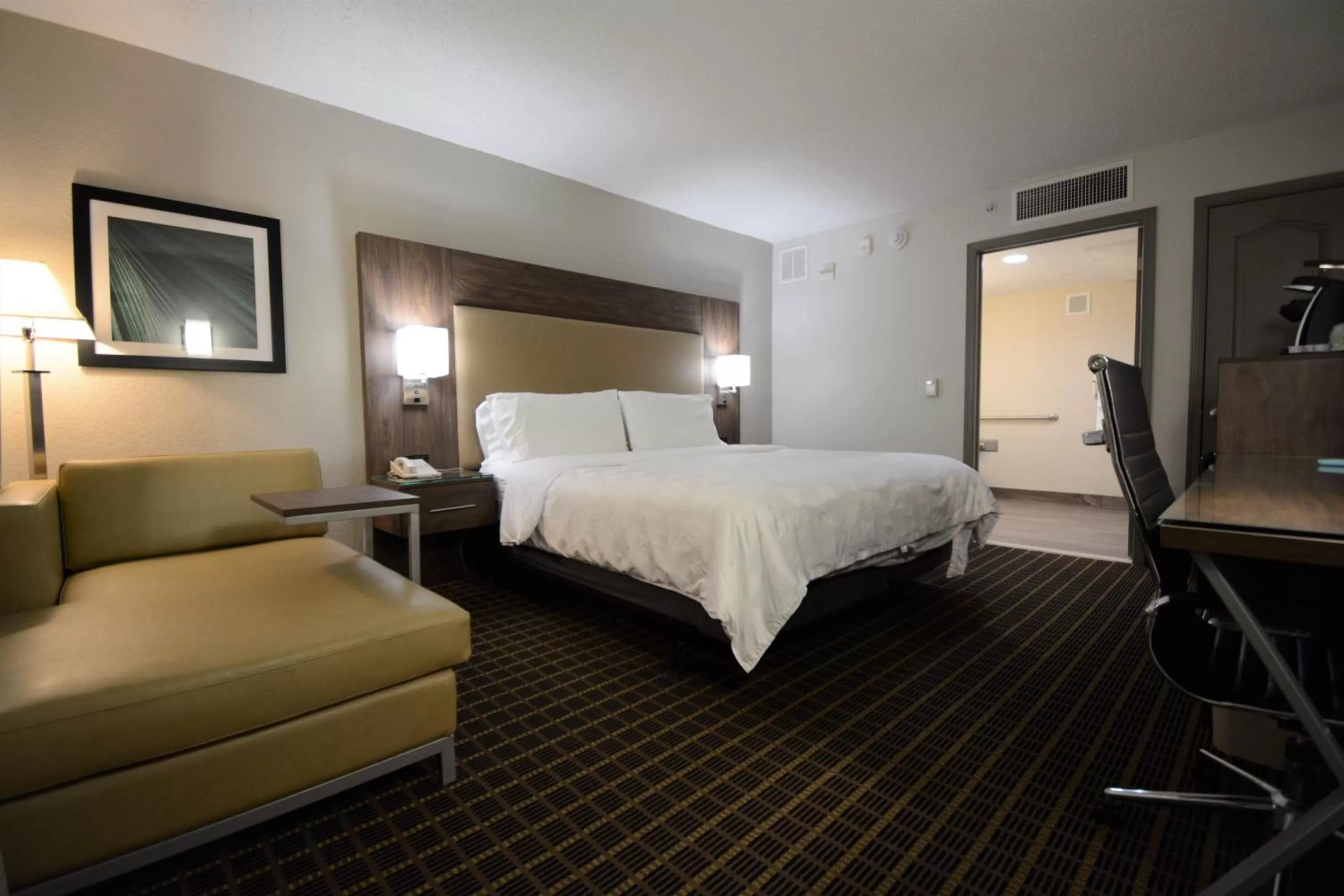 Photo of the whole room, Bed in Holiday Inn Hazlet by IHG