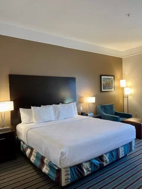 Bed in La Quinta by Wyndham Bakersfield North