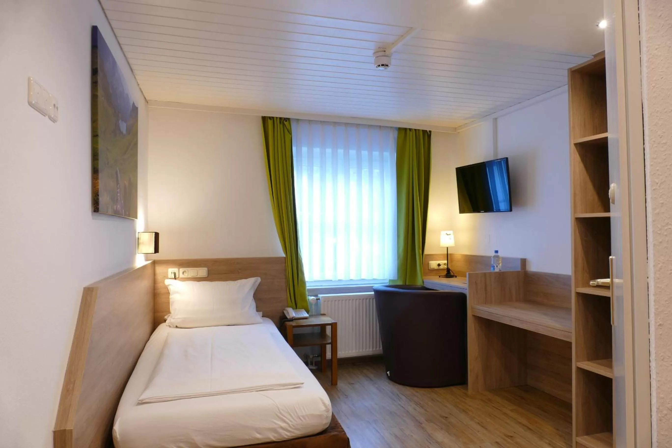 Photo of the whole room, Bed in Altstadt-Hotel Zum Hechten