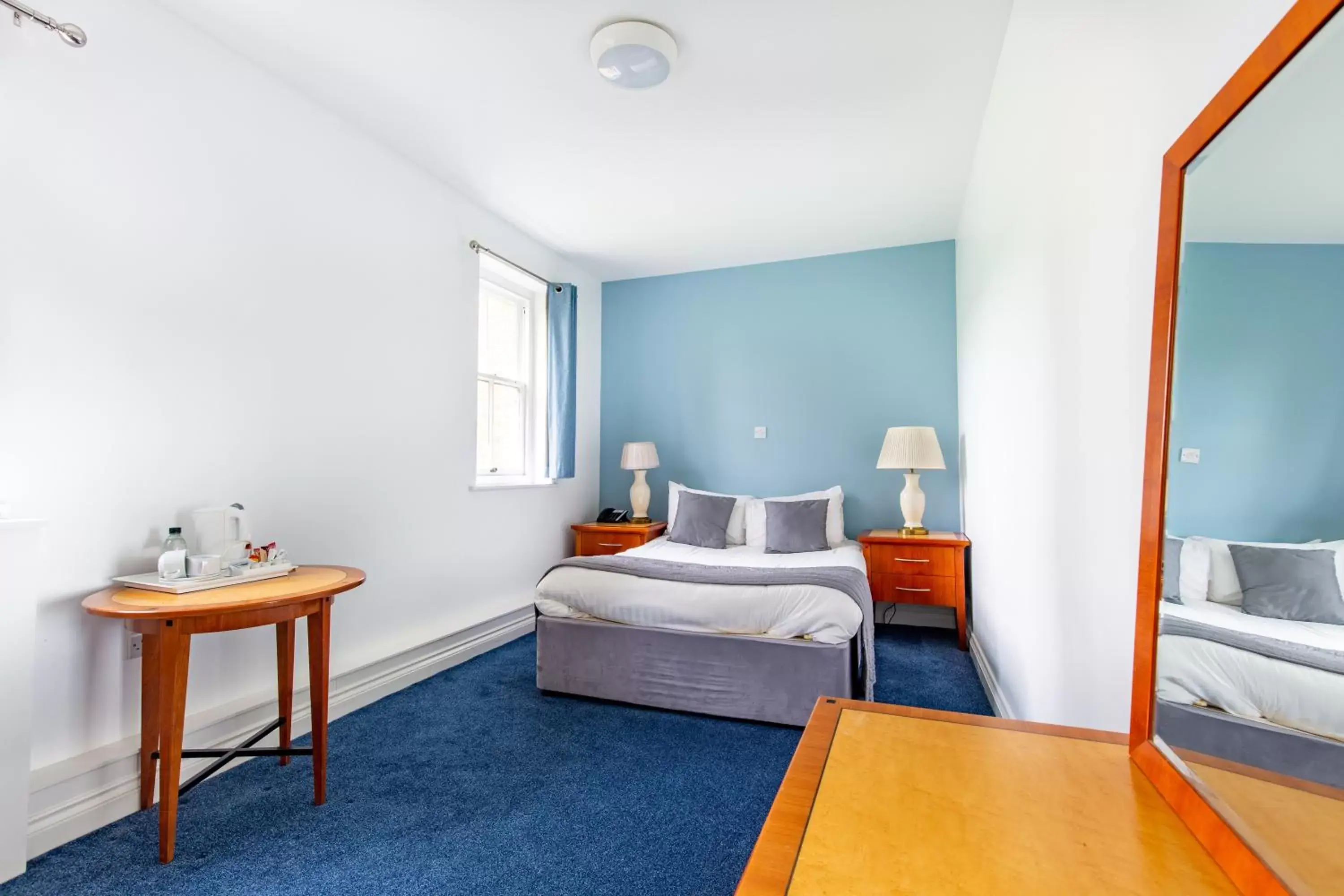 Bedroom, Bed in Woodland Manor Hotel