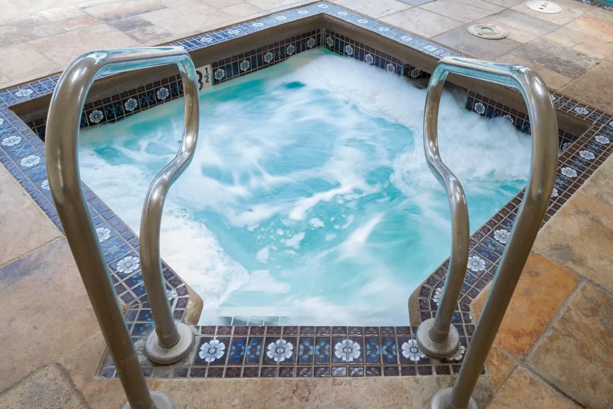 Hot Tub in Hotel Solares Hot Tub in Hotel Solares