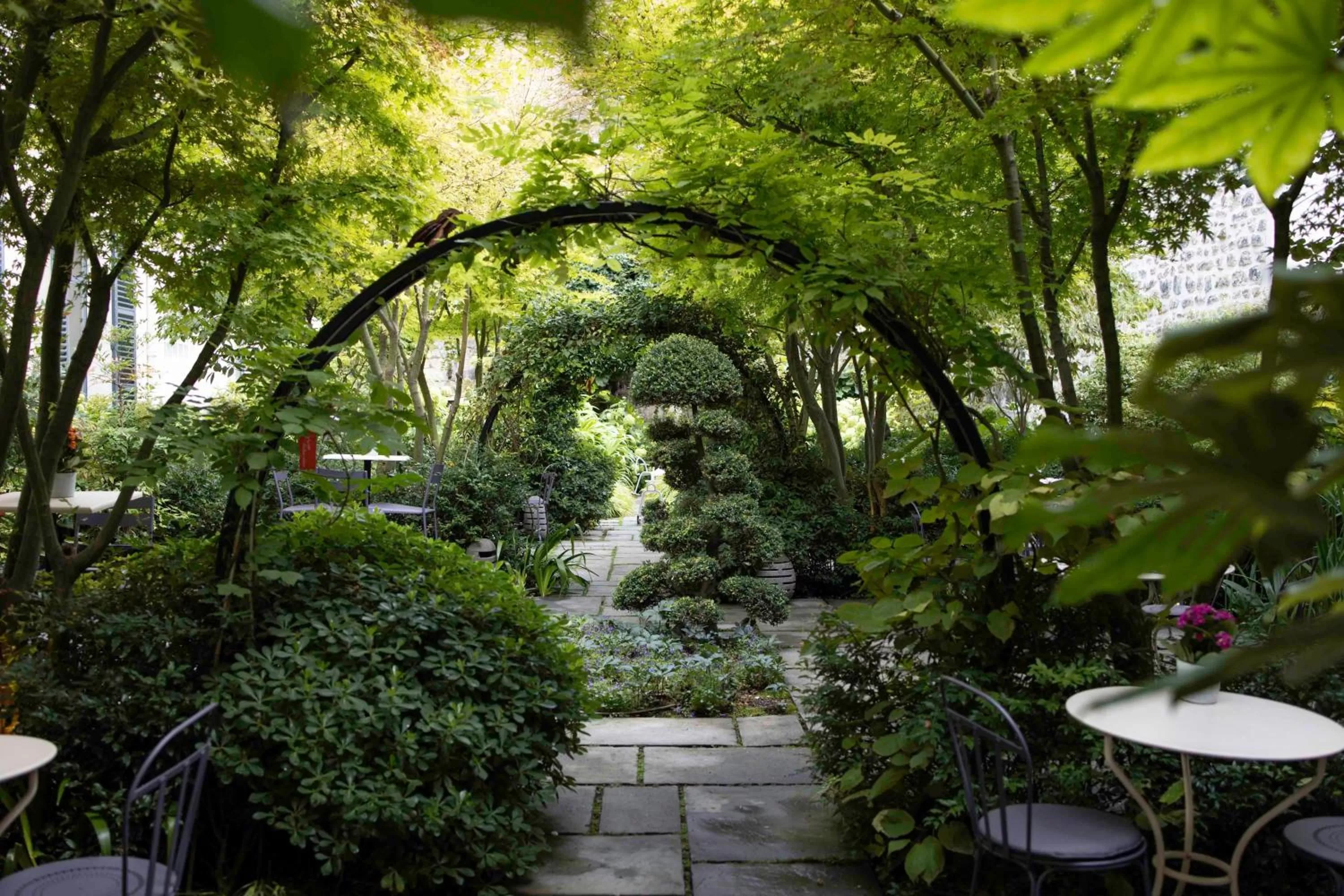 Garden in Hôtel Regent's Garden - Astotel