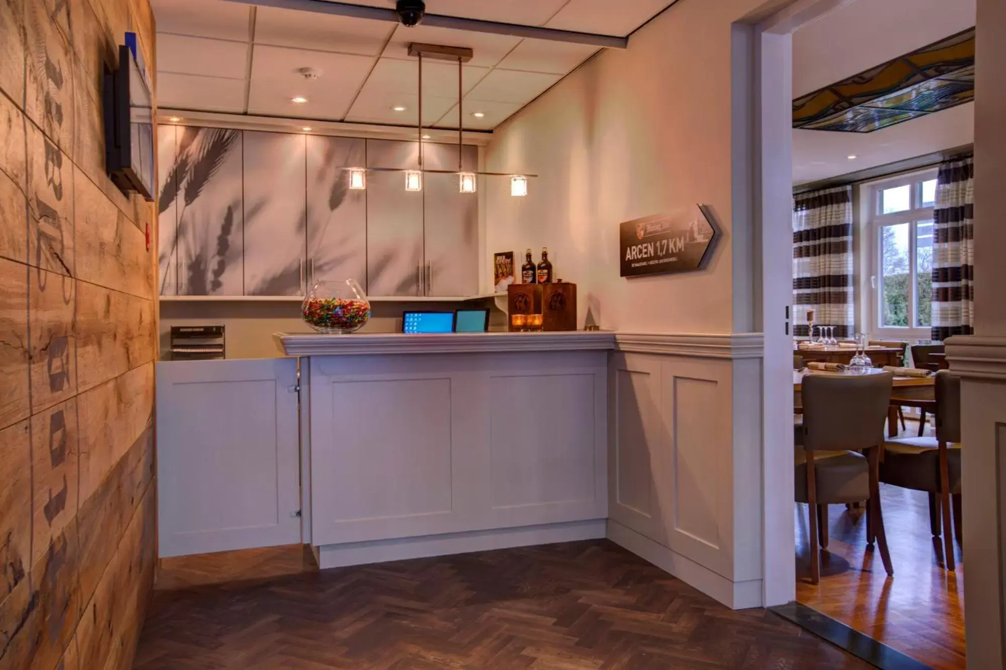 Lobby or reception, Kitchen/Kitchenette in De Maasparel Nextdoor Suites