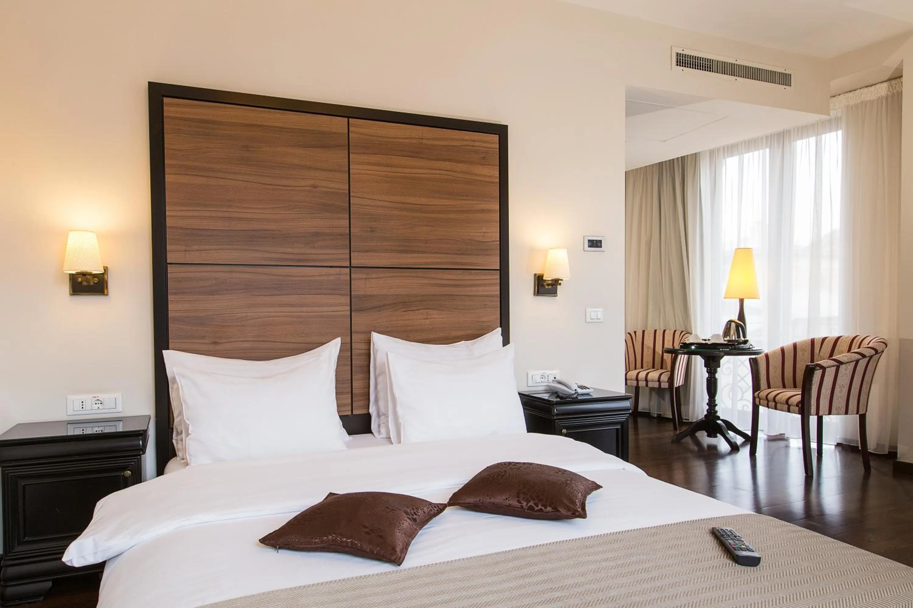 Bed in Europa Royale Bucharest