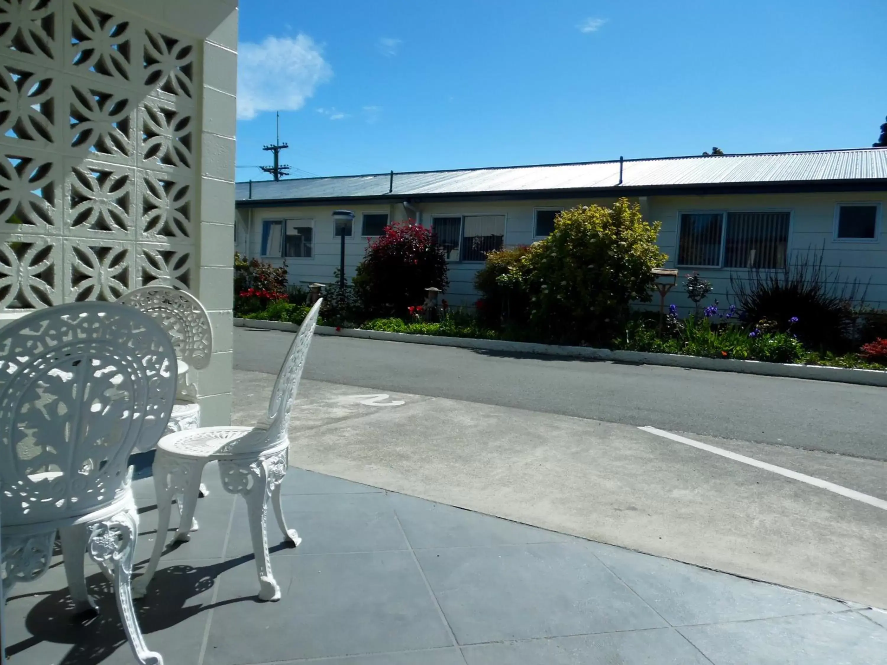 Patio, Property Building in Aden Motel