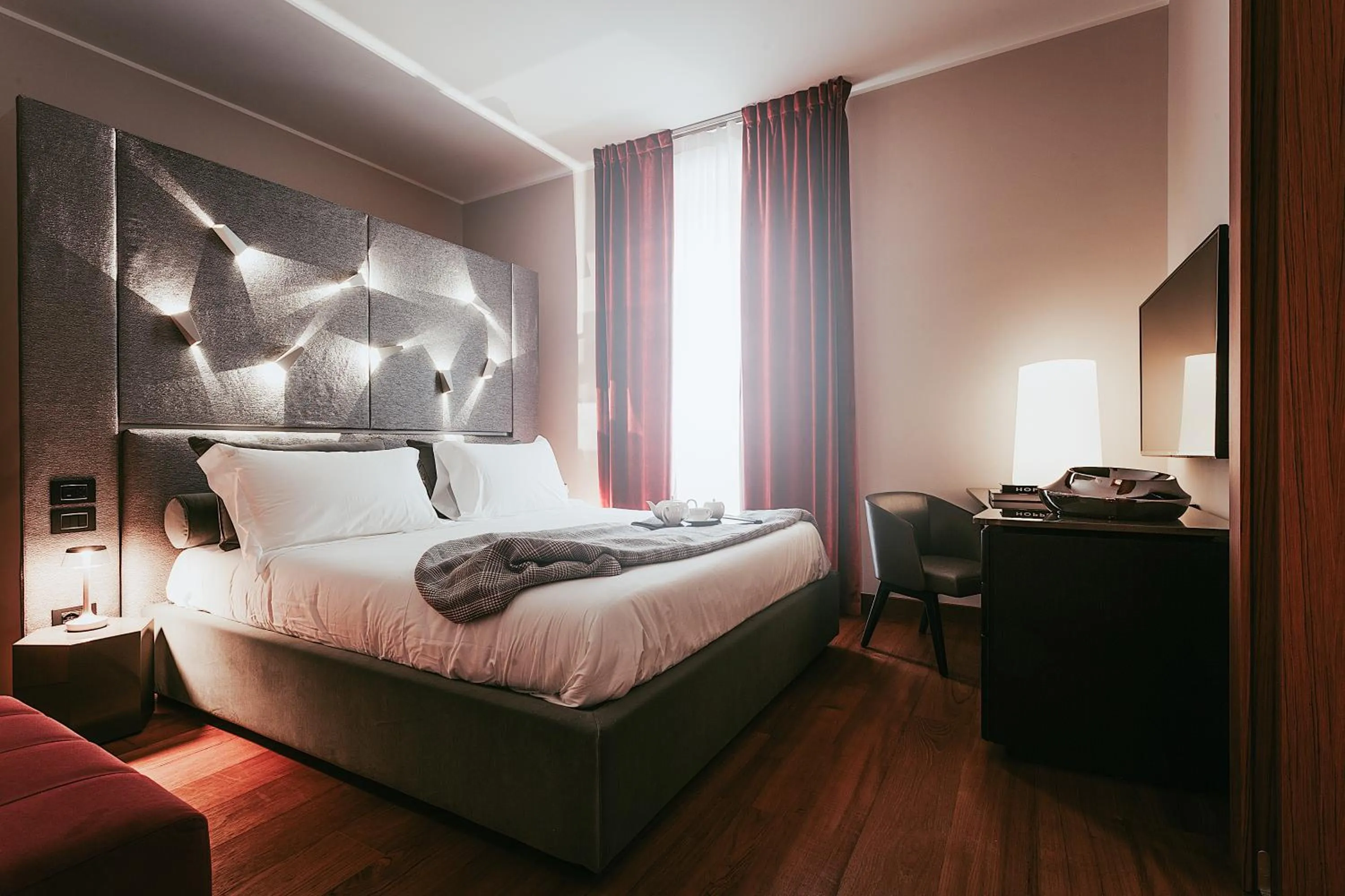 Bed in Bacã Suites, Restaurant & Bar