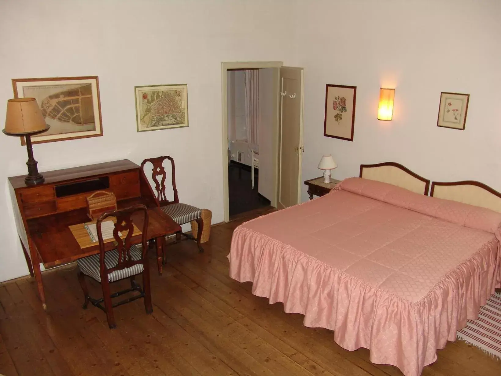 Bed in Villa Rucellai