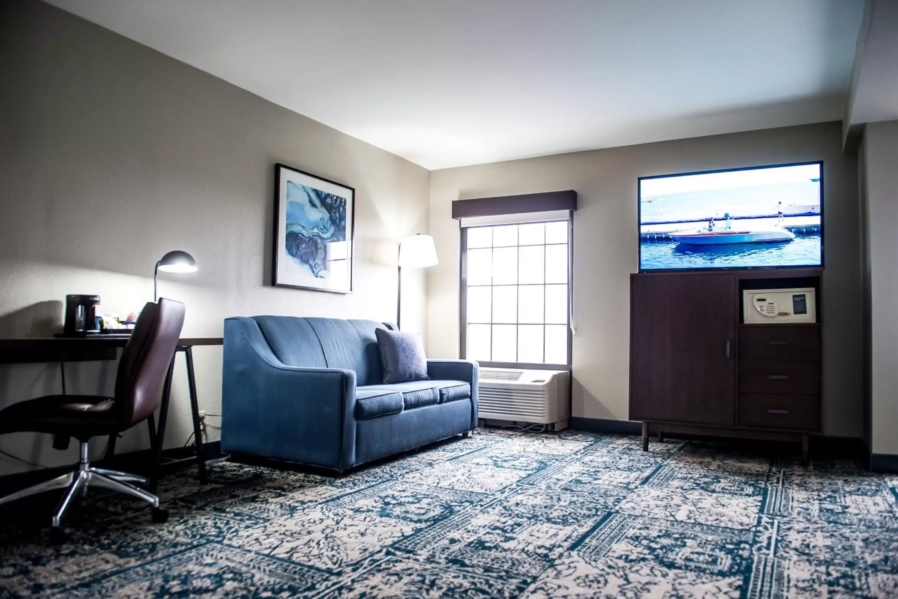 Living room, Seating Area in Four Points by Sheraton Greensboro Airport