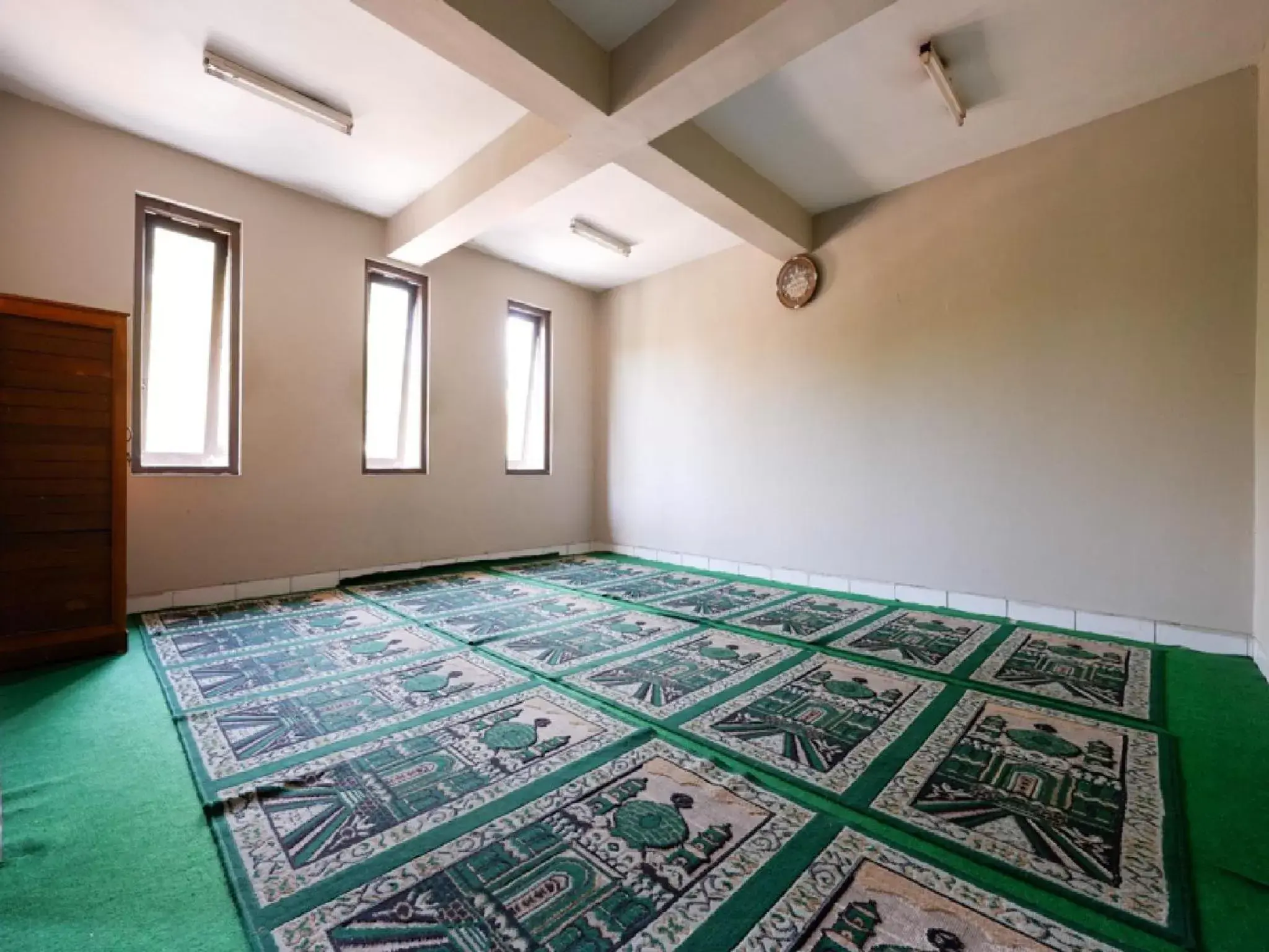 Area and facilities, Bed in RedDoorz Plus @ Singosari Raya Area and facilities, Bed in RedDoorz Plus @ Singosari Raya