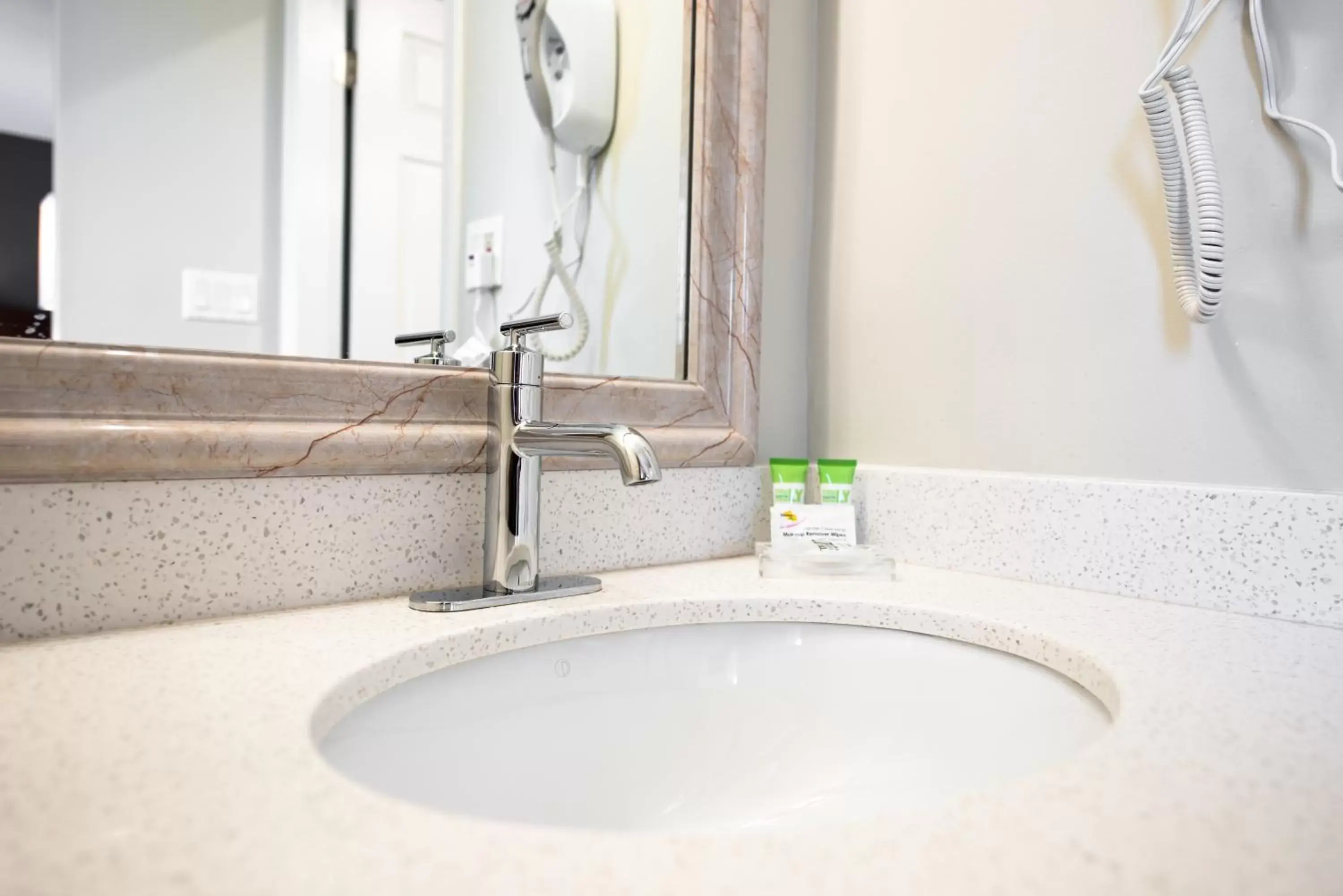 Bathroom in Gibsons Garden Hotel