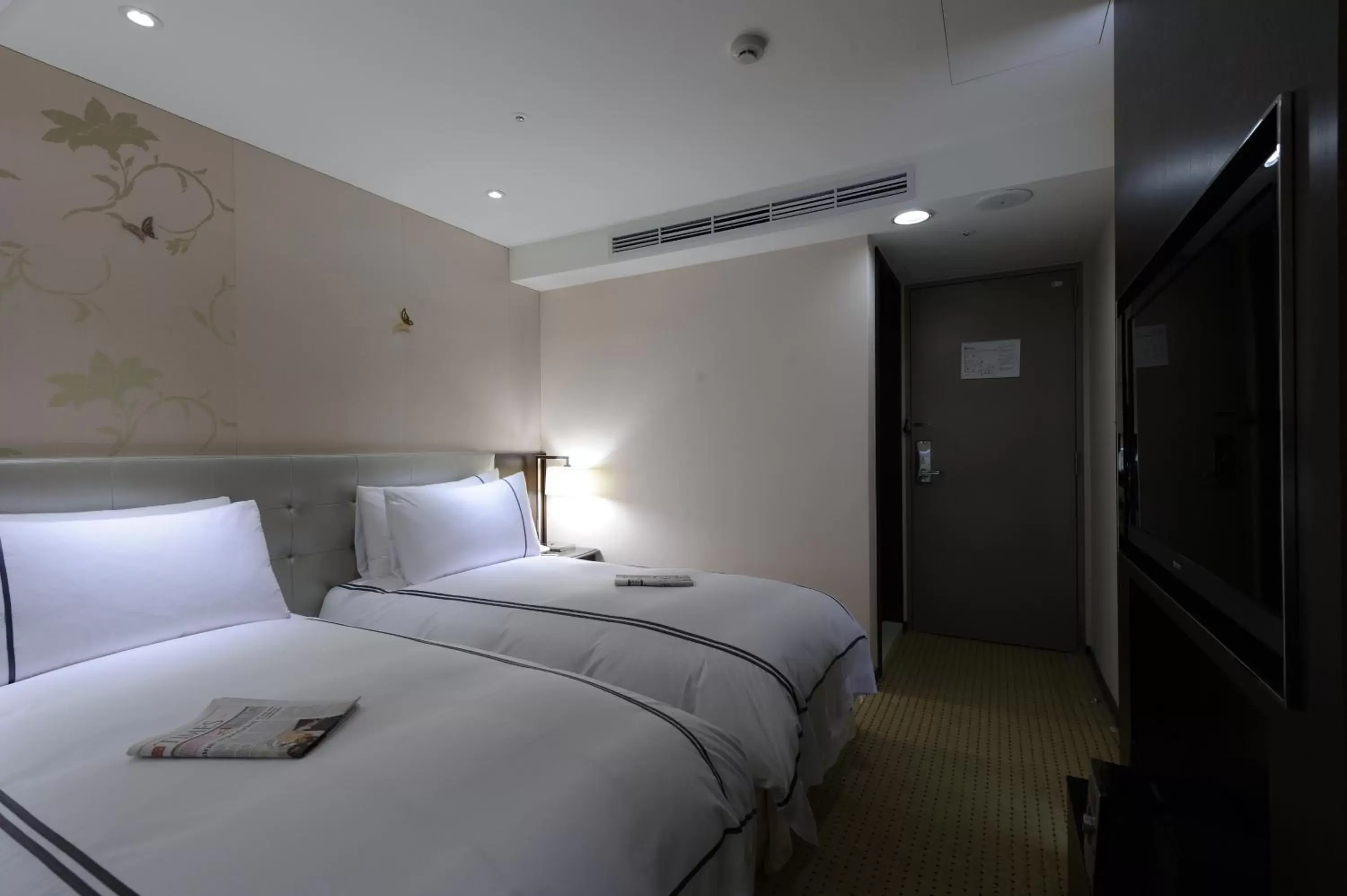 Photo of the whole room, Bed in K Hotel Taipei Dunnan